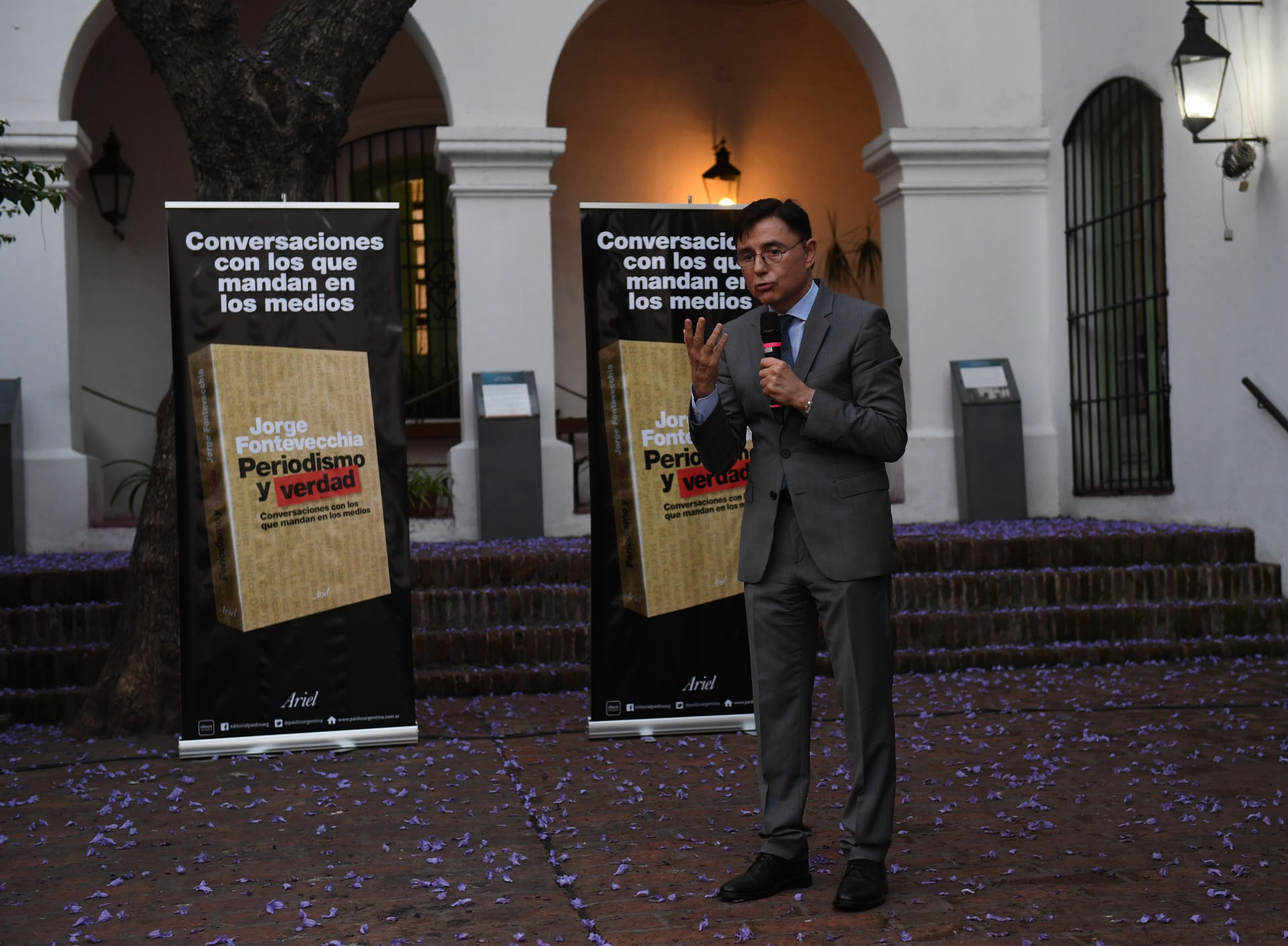 Fontevecchia durante la presentación de su libro, “Periodismo y verdad, conversaciones con los que mandan en los medios”
