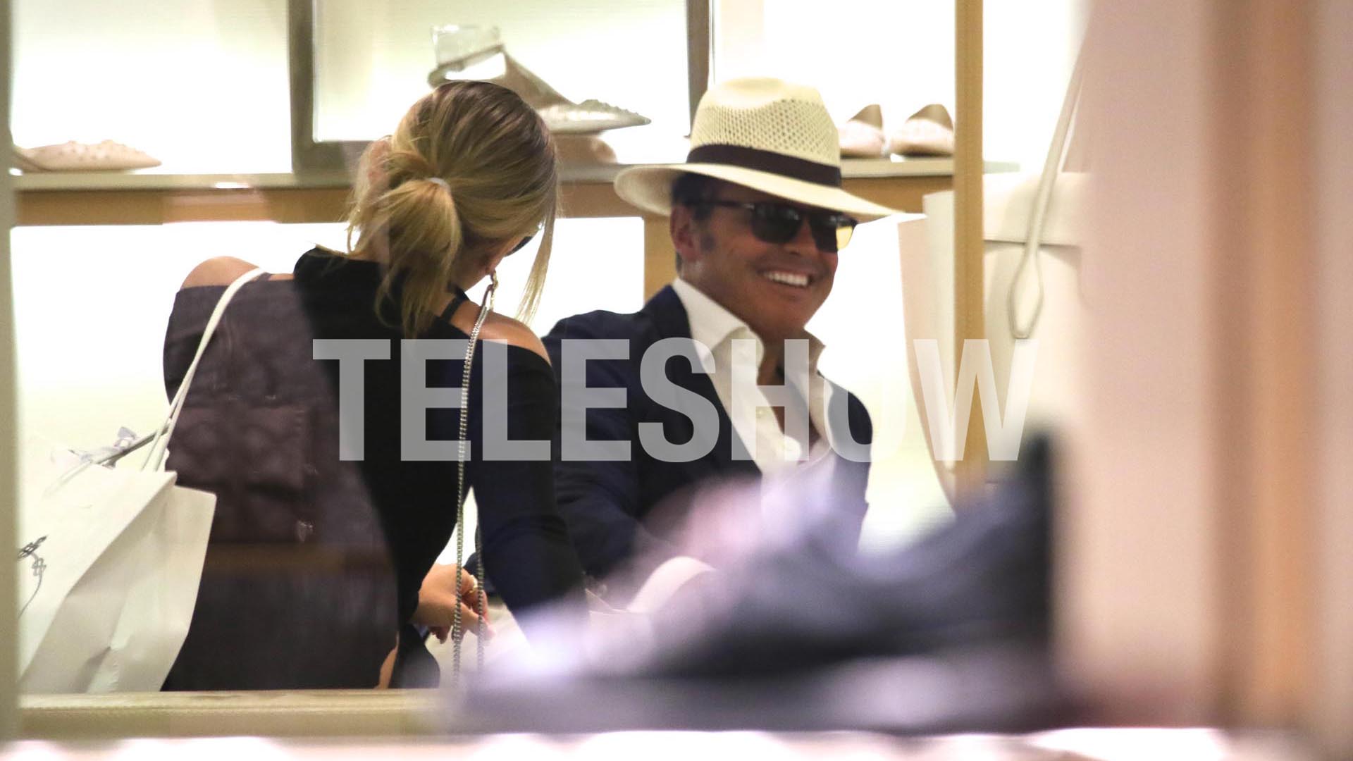 La sonrisa de Luis Miguel refleja la felicidad que encontró en Mollie (Crédito: Grosby Group)