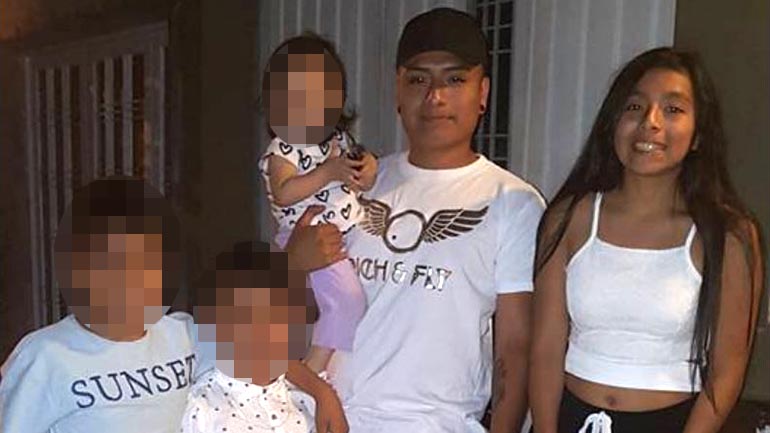 Xiomara junto a miembros de su familia.