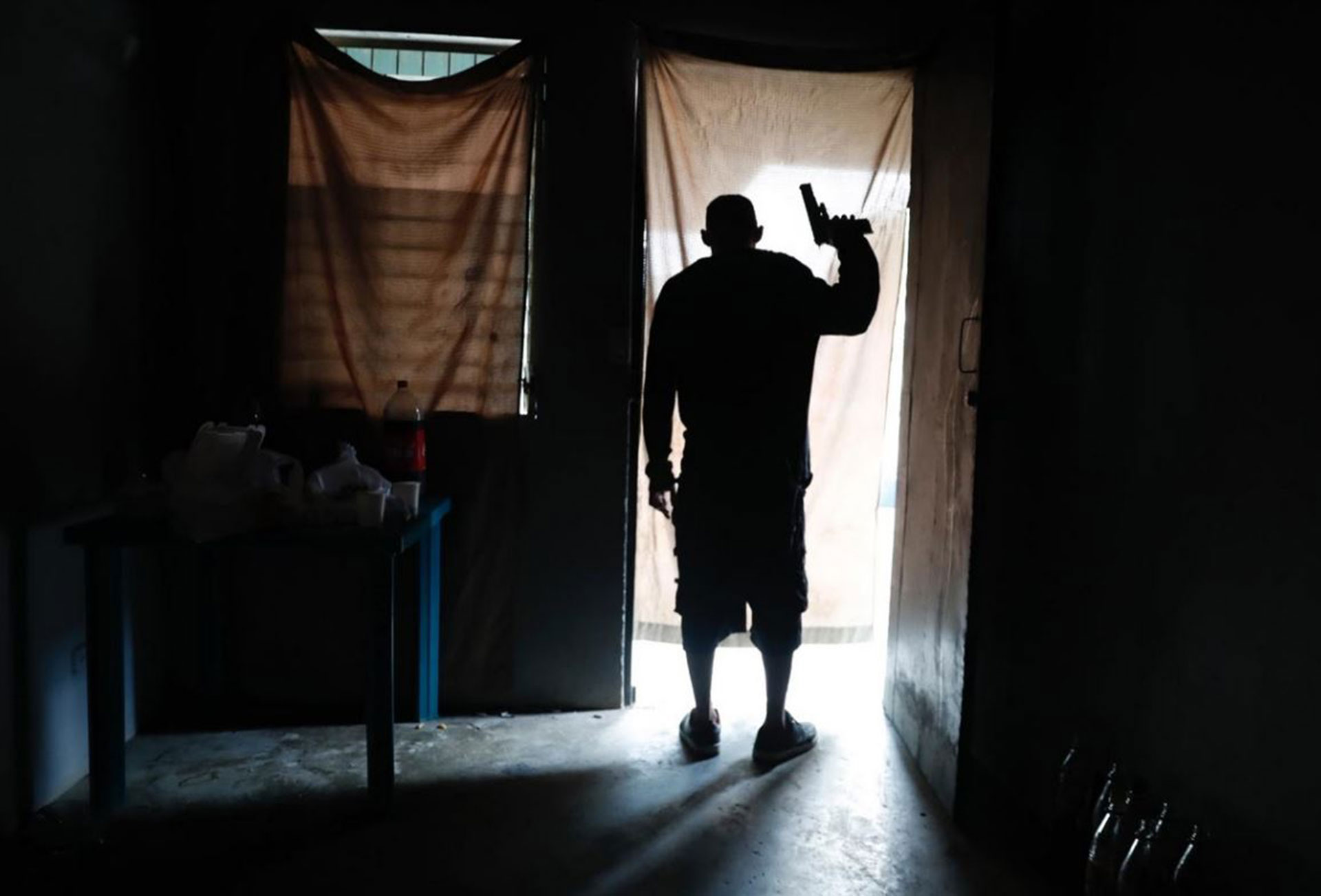 Un miembro de la pandilla Mara Salvatrucha o MS-13