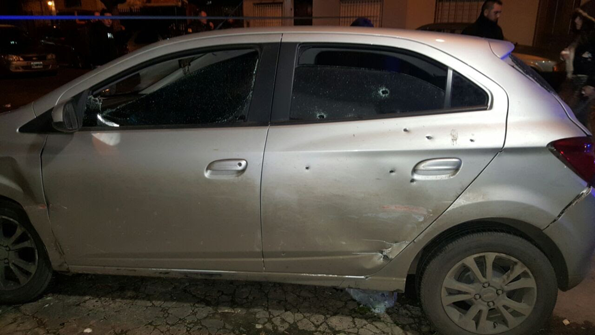 Un Chevrolet registro de la balacera en la que resultó herido el subcomisario de la Policía Federal Santos Díaz