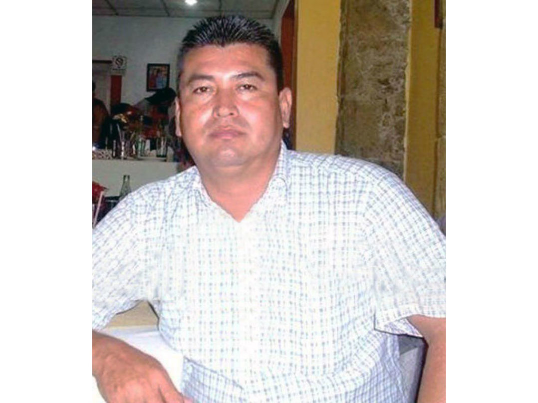 El reportero Rodrigo Acuña Morales, reportero del Diario de Tepetzintla, fue baleado el viernes por sujetos que lo esperaban afuera de su casa