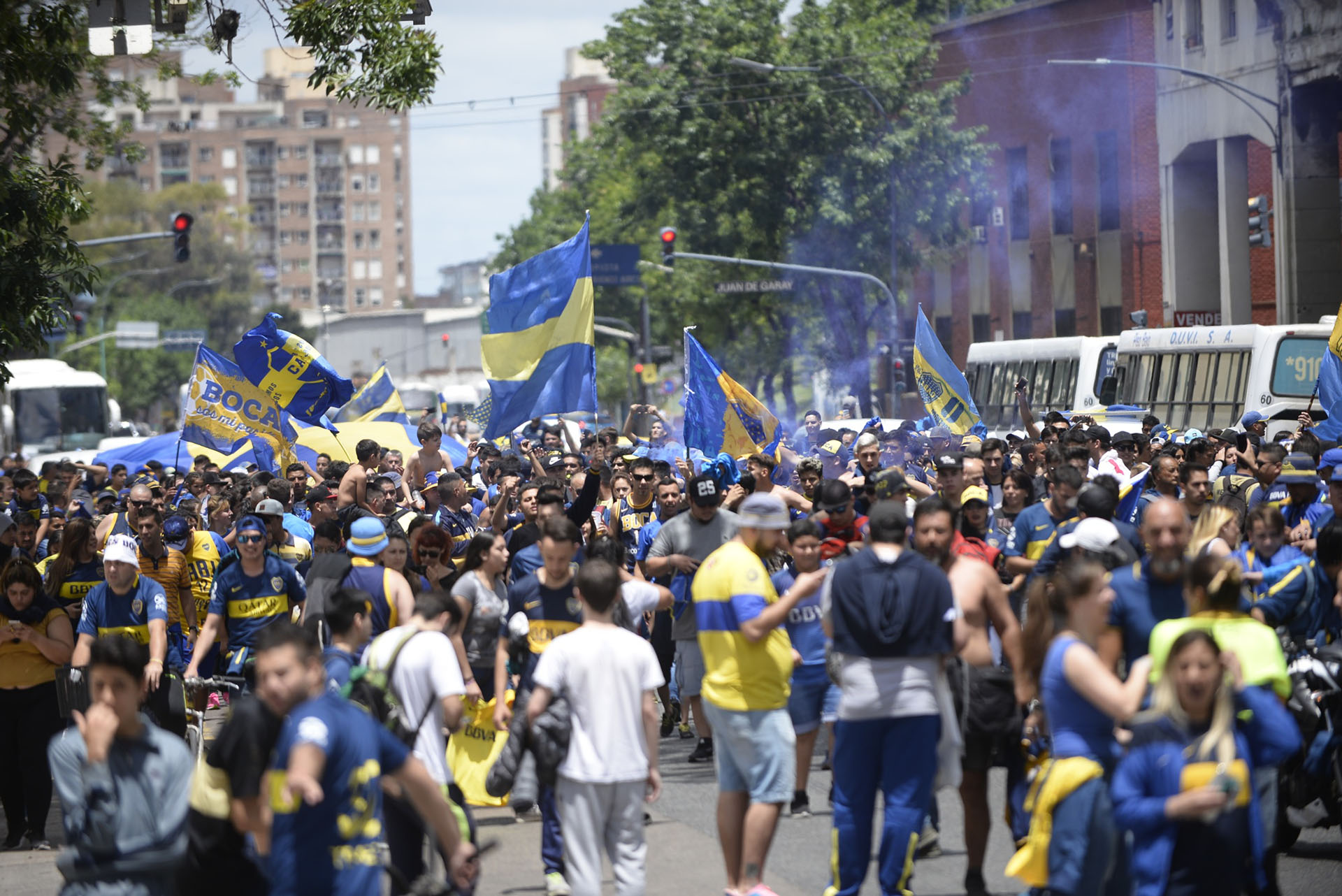 Los fanáticos fueron al lugar elegido por Boca para realizar la concentración previa al partido histórico ante el clásico rival