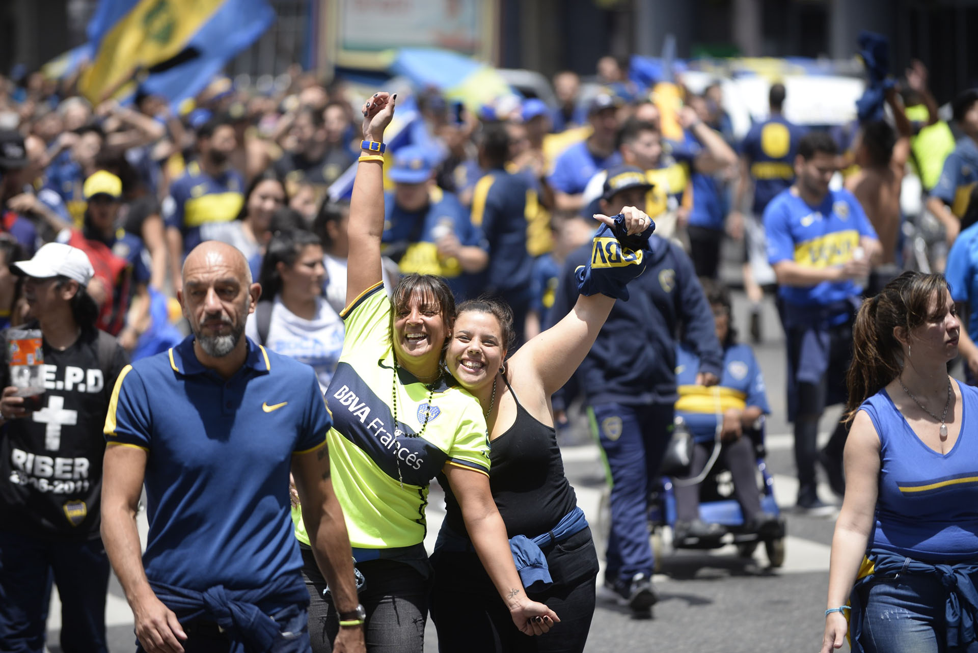 Los hinchas se reunieron a las puertas del Hotel Madero