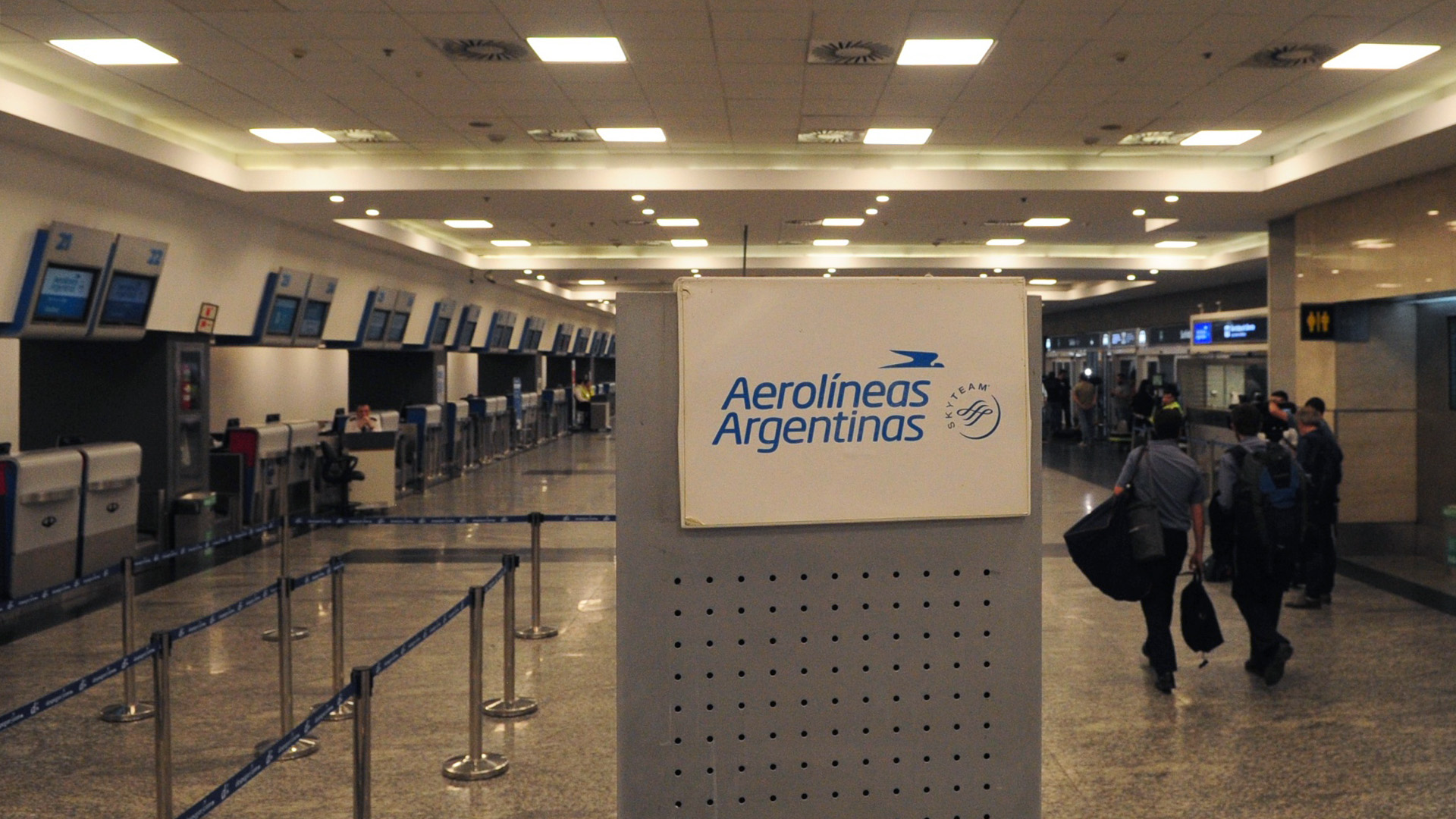 Aerolíneas Argentinas anunció la cancelación de todos sus vuelos