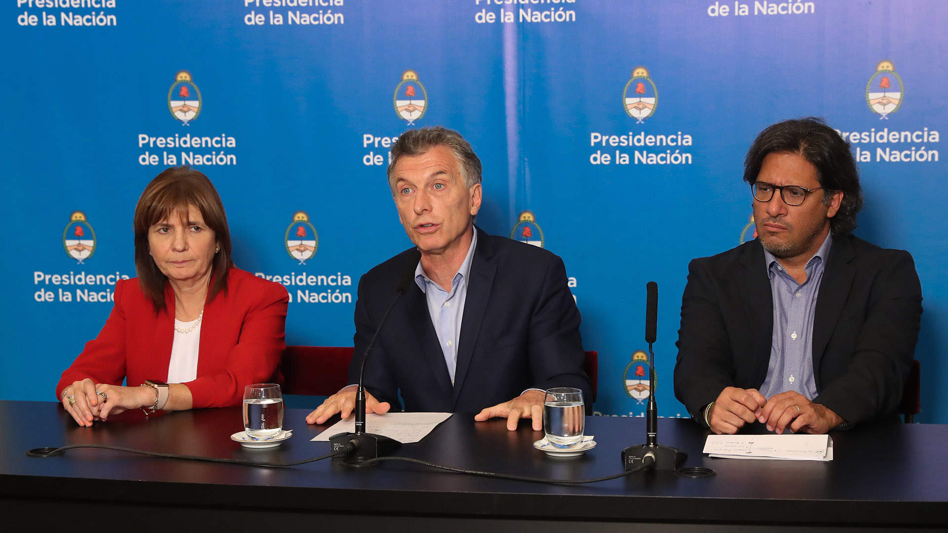 Apareció Patricia Bullrich con su peligrosa reglamentación para el uso de armas de fuego por parte de las Fuerzas de Seguridad, y anuló los efectos de la fiesta de la Cumbre