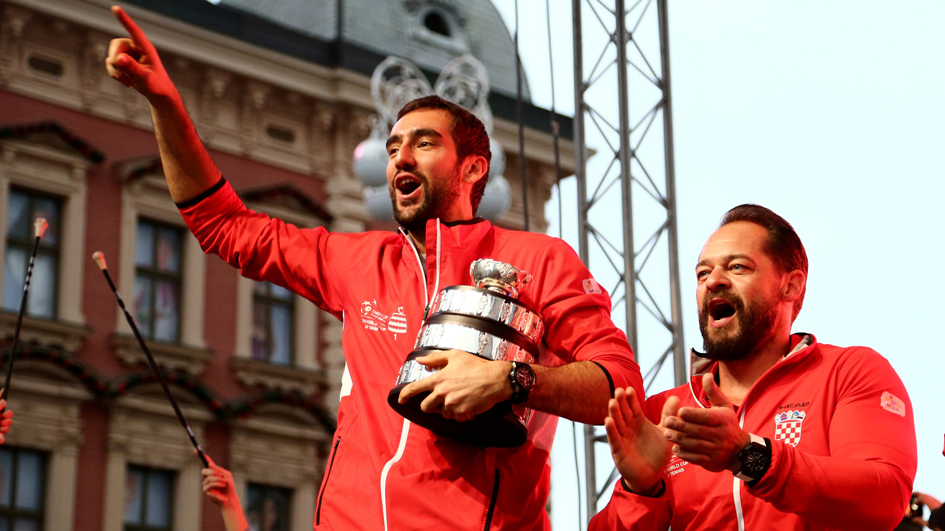Francia había ganado el doble este sábado, gracias a Nicolas Mahut y Pierre-Hugues Herbert, que derrotaron a los croatas Mate Pavic e Ivan Dodig y forzaron el cuarto duelo