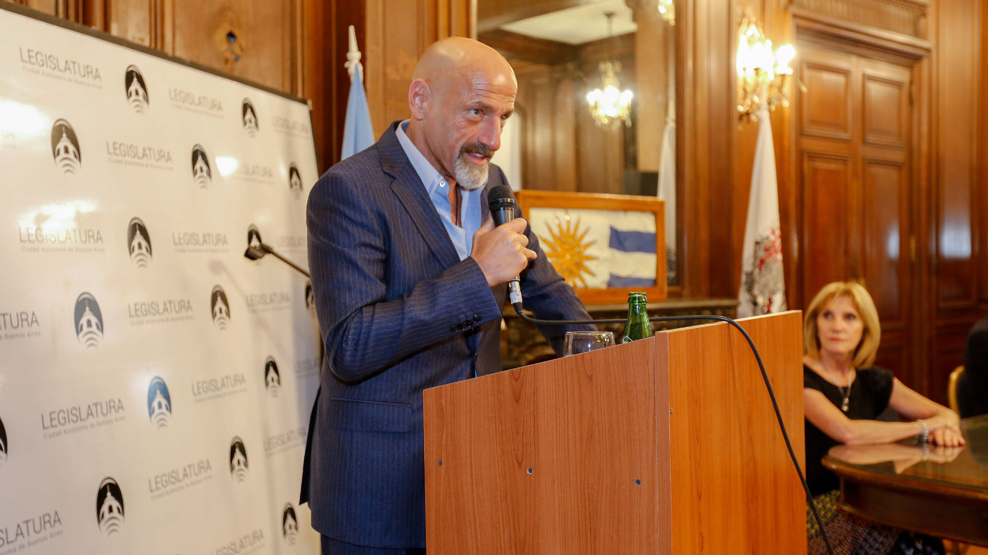 Gustavo Sofovich brindó un discurso durante el reconocimiento en la Legislatura porteña