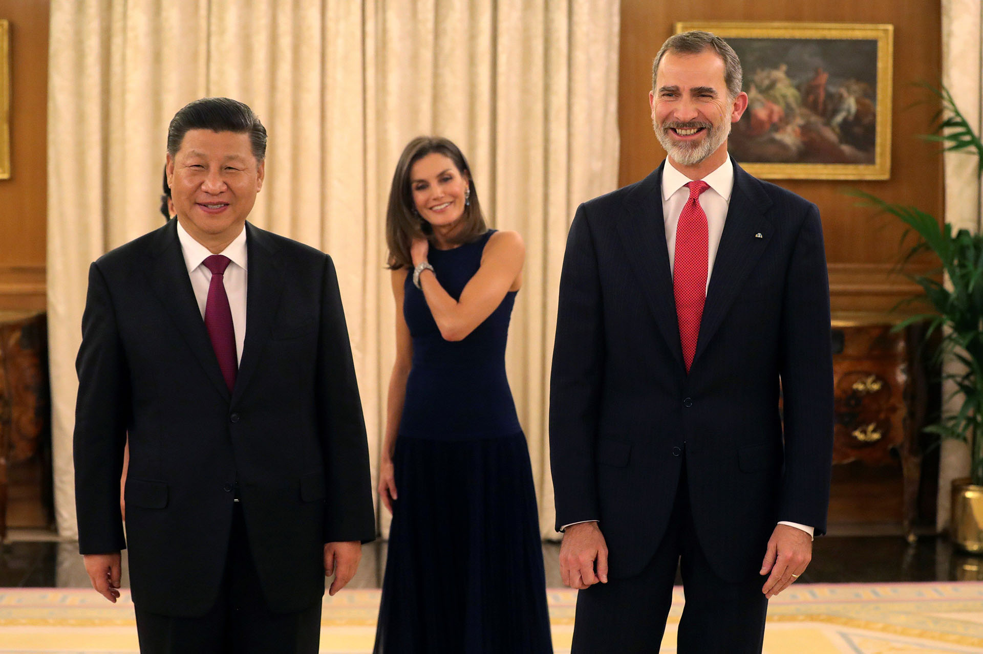 Los monarcas son padres de dos niñas: Leonor, princesa de Asturias, quien está primera en la sucesión al trono detrás de su padre, y de Sofía, infanta de España, quien ocupa el segundo lugar en la línea sucesora /// Fotos: AFP – EFE – Reuters