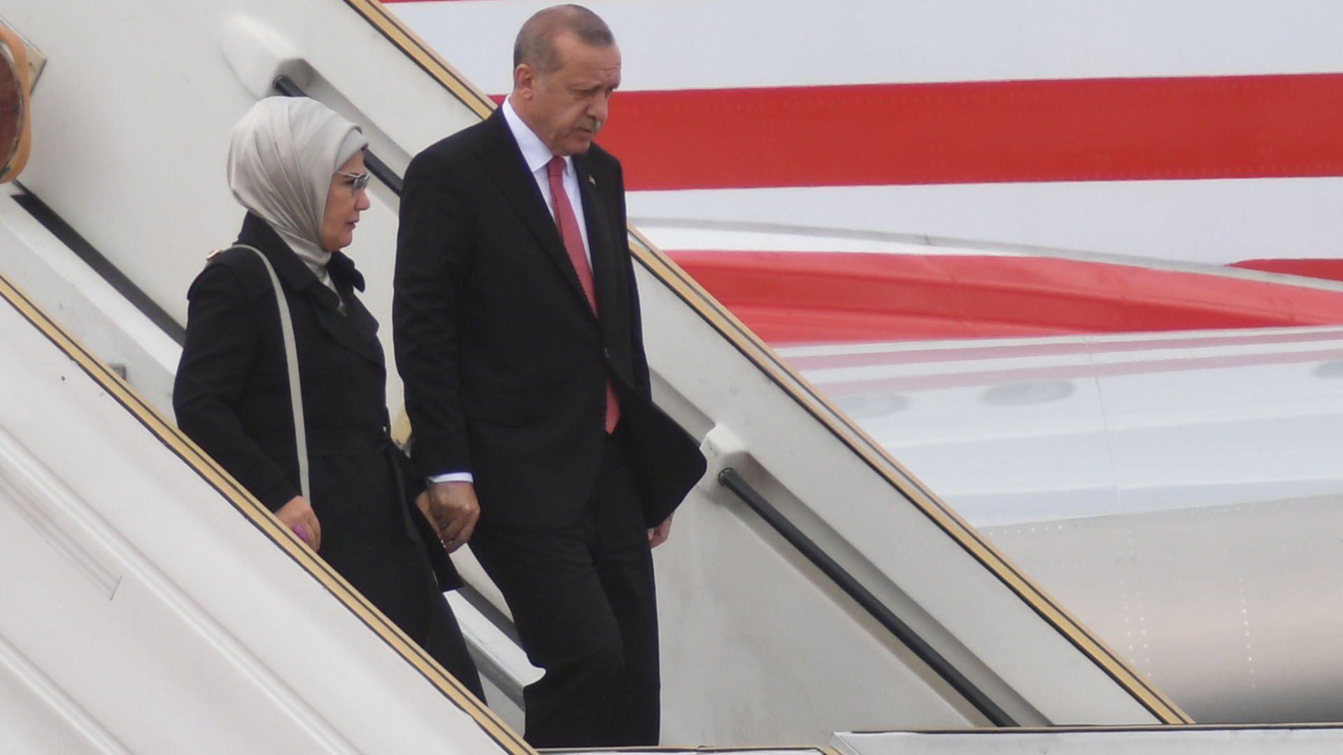 El mandatario llegó acompañado de su esposa, Emine Erdoğan