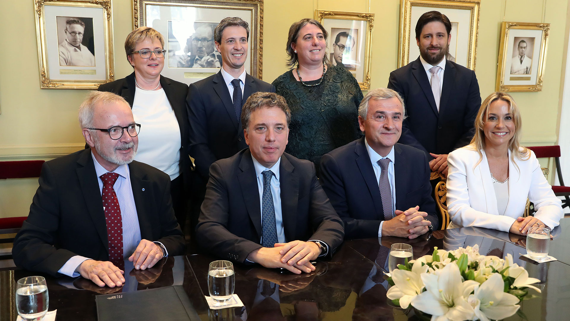 El ministro Dujovne junto al gobernador jujeño Gerardo Morales y autoridades del Banco Europeo de Inversiones y la Agencia Francesa de Desarrollo