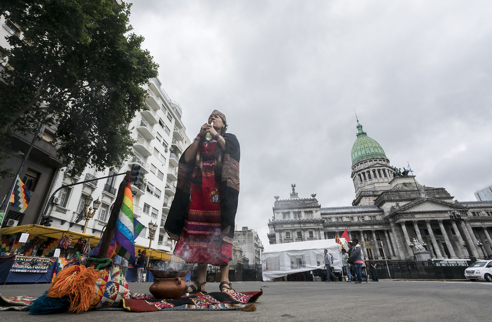 Cientos de personas se movilizaron para repudiar la llegada de los principales líderes mundiales al país (AFP)