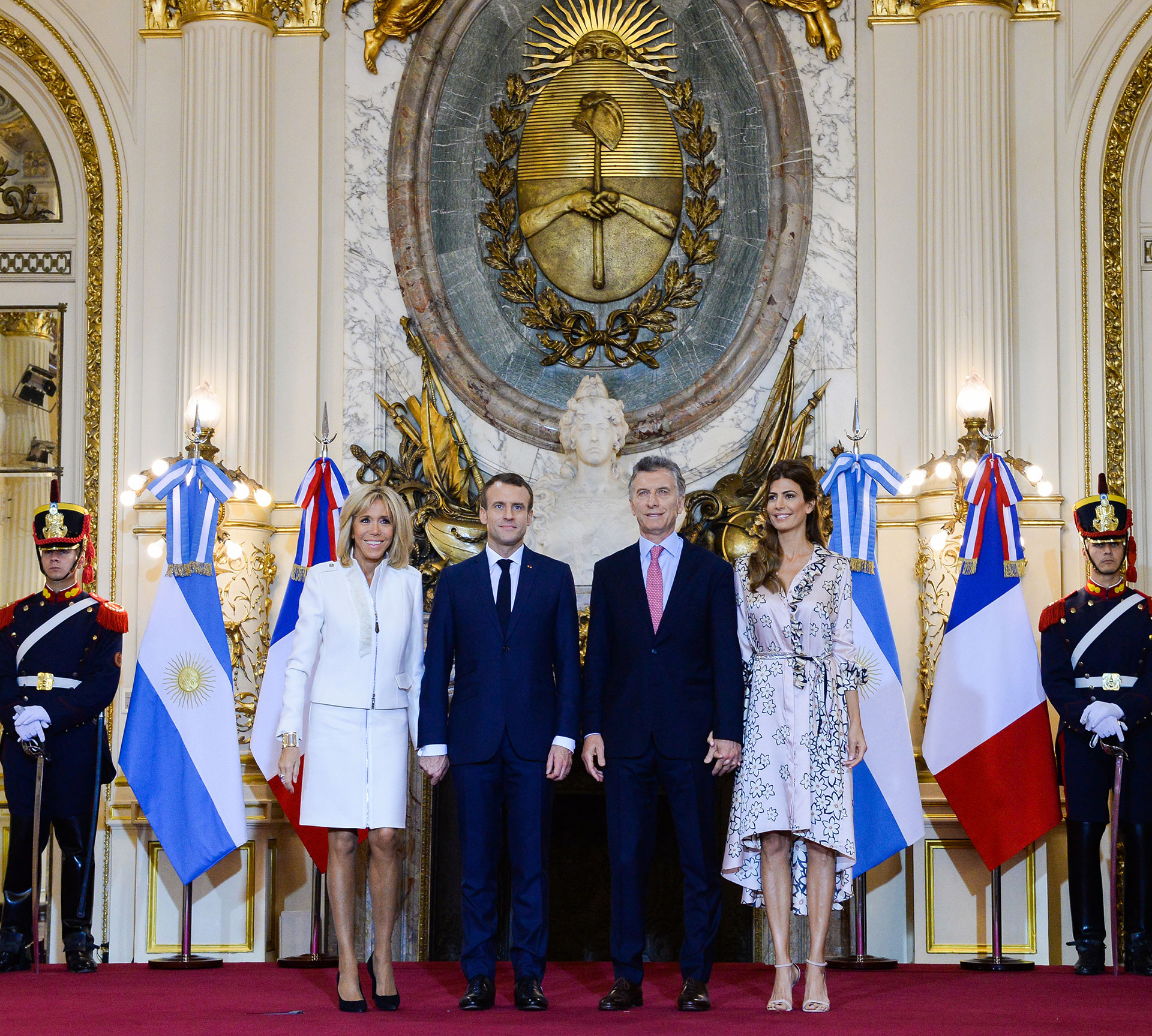 La foto oficial en el Salón Blanco, ambas recorrieron el Palacio de Gobierno.