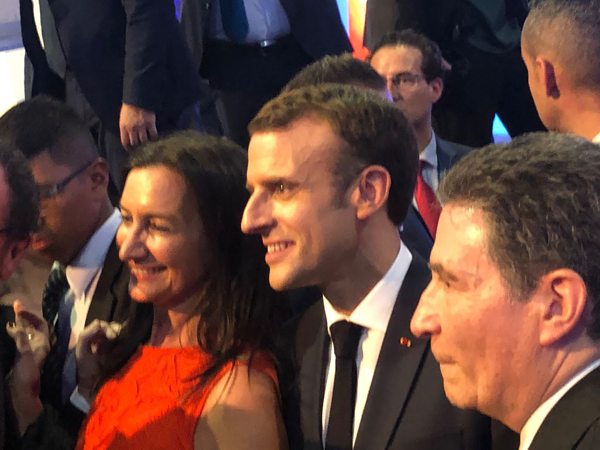 Andrea Grobocopatel, Emmanuel Macron y el embajador de Francia en la Argentina, Pierre-Henri Guignard