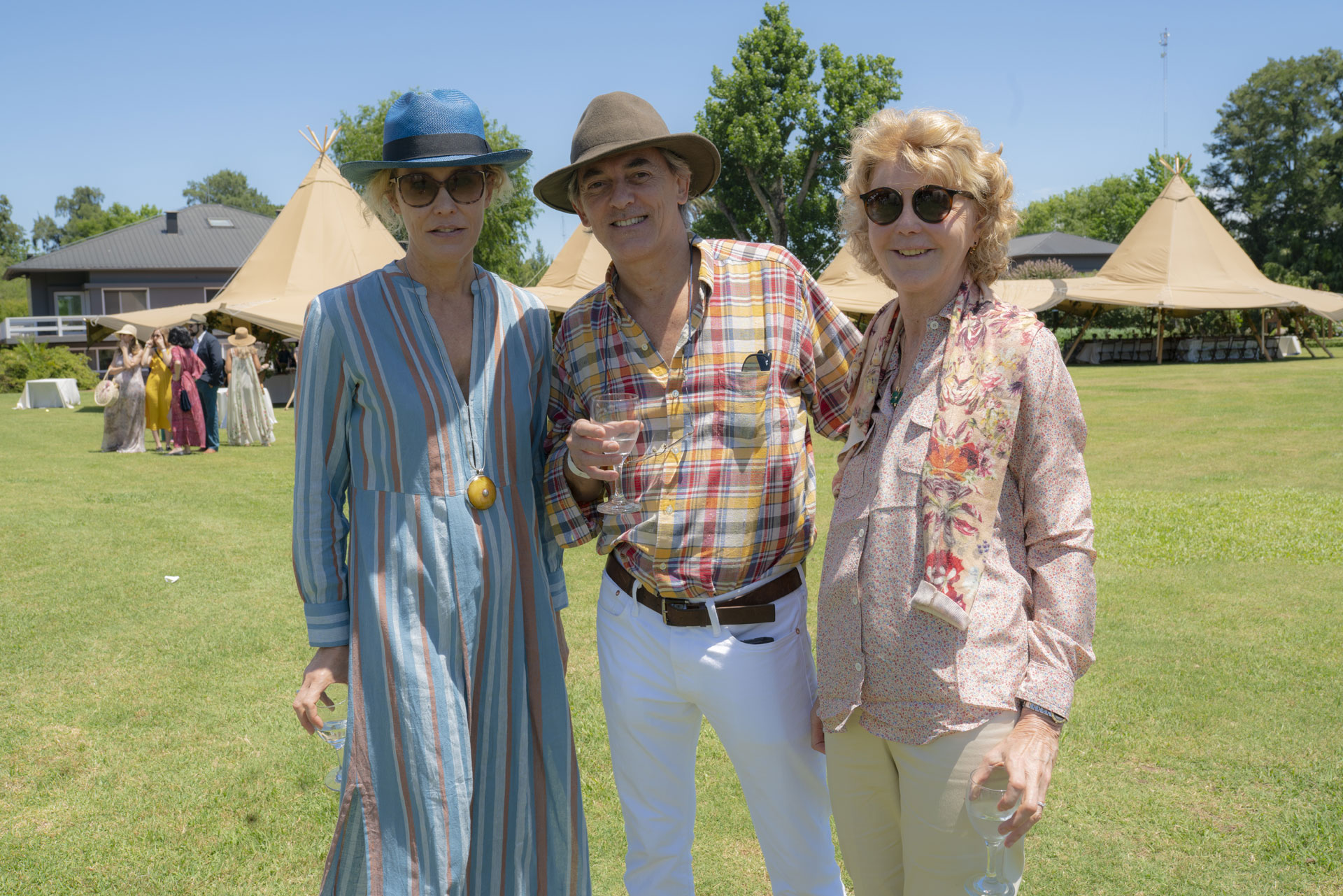 Alexandra de Royere, Lalo Moreno Bunge y Magdalena Cordero. Entre los 300 invitados, participaron sponsors, socios benefactores, mecenas, coleccionistas y una representación de galerías que integran Meridiano (cámara argentina de galerías de arte contemporáneo)