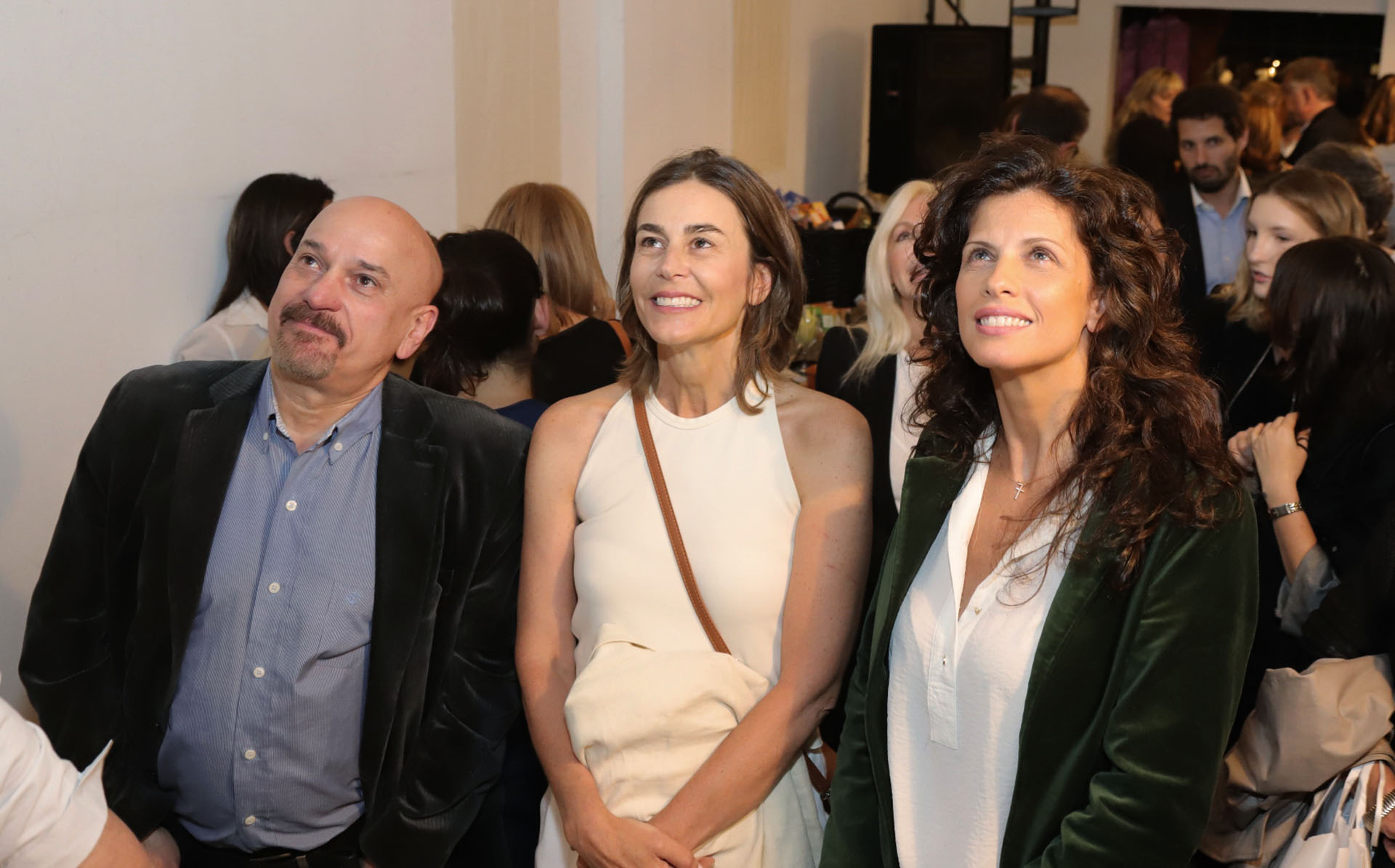 Azul García Uriburu junto a Analía Maiorana y Néstor Tedesco, director de La Orquesta de los Barrios