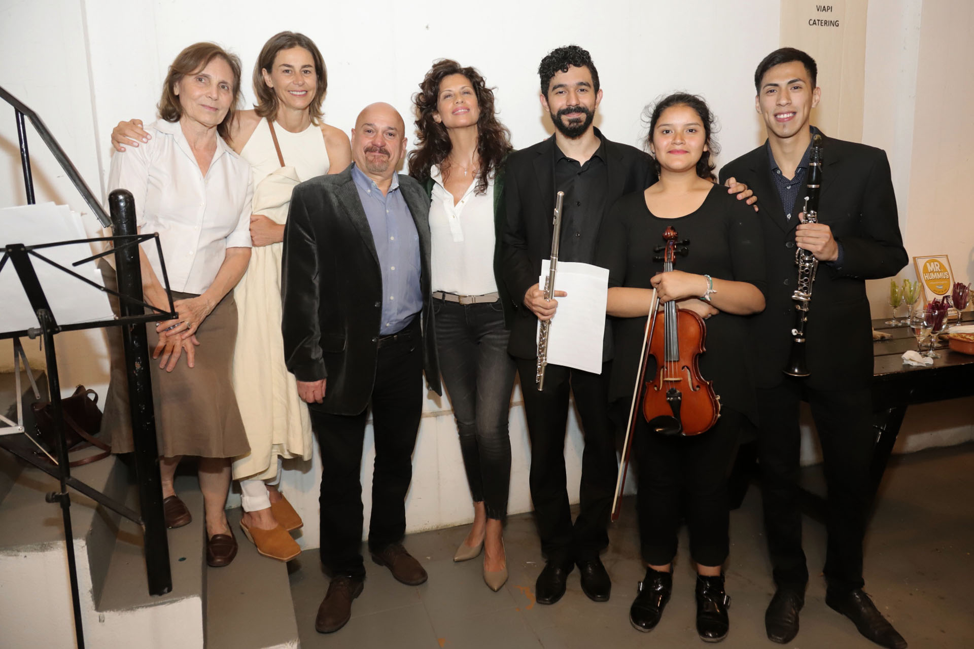 La Orquesta de los Barrios, fundada por el Maestro Néstor Tedesco para encausar las aspiraciones de jóvenes músicos egresados de los programas musicales para barrios carenciados del Gobierno de la Ciudad, estuvo presente brindando un maravilloso concierto a todo el público
