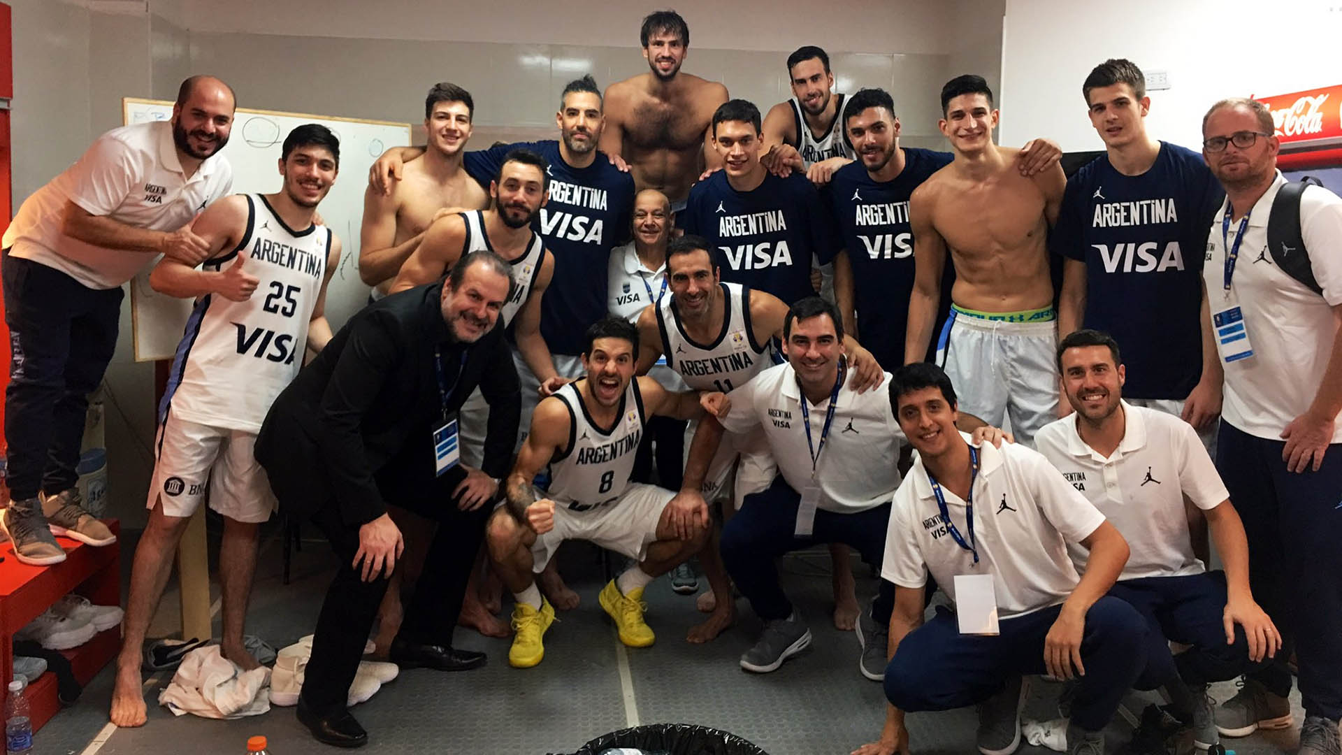 La celebración del plantel argentino después de la clasificación al Mundial de China (@cabboficial)