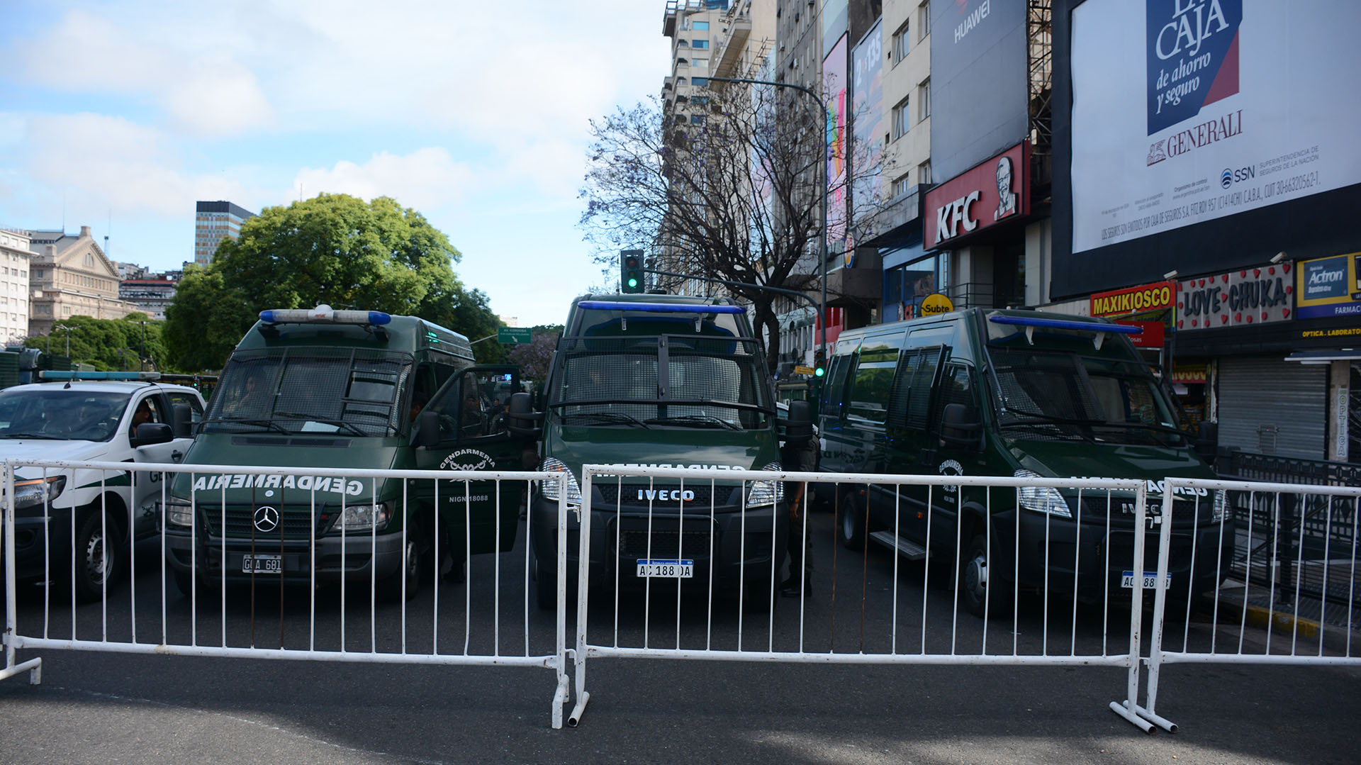 La ministra de Seguridad, Patricia Bullrich, dijo que 2.500 efectivos fueron afectados a las marchas anti-G20, se repartirán en dos entre la concentración y Plaza Congreso.