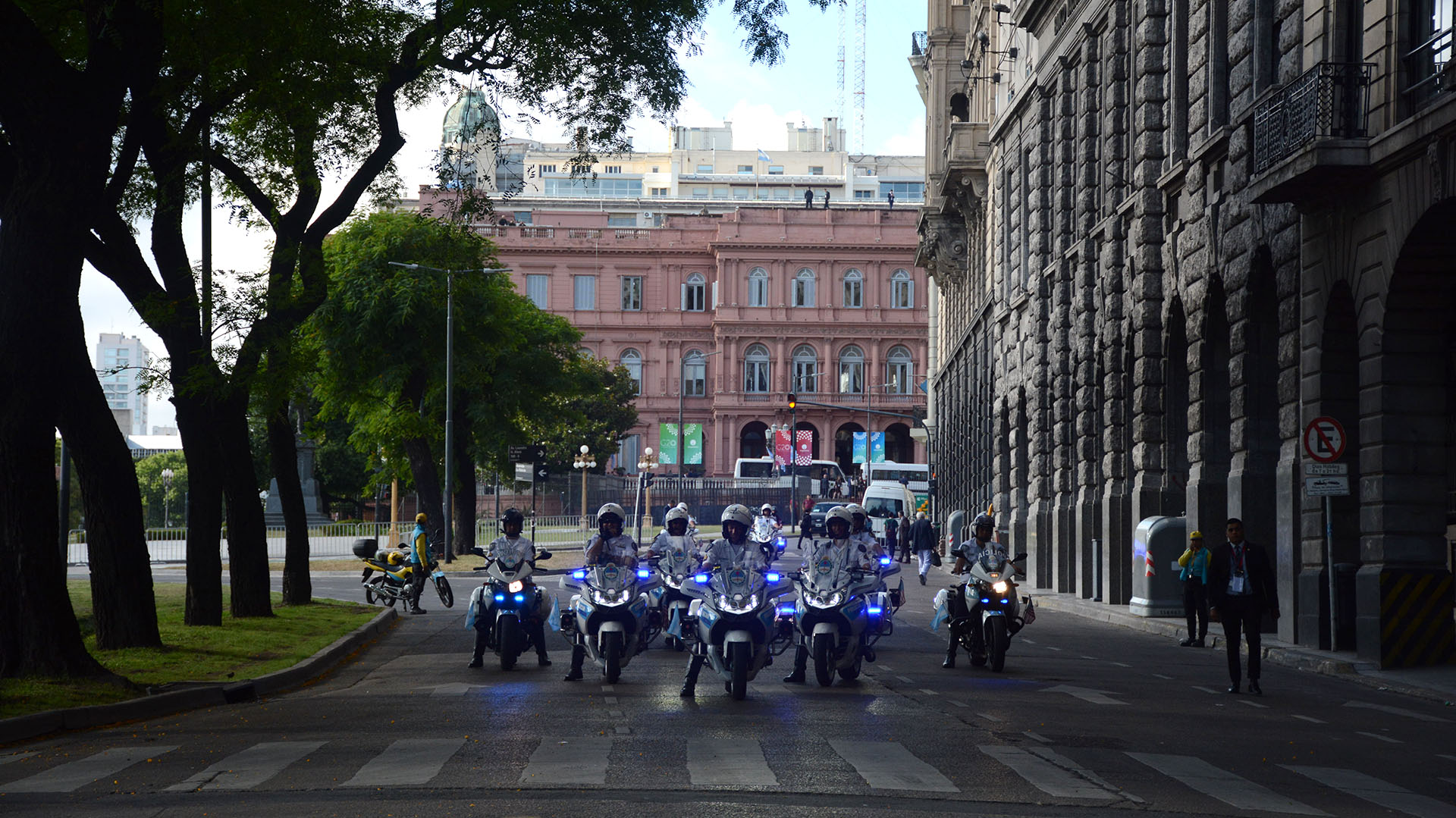 La custodia policial que acompañó a Trump en su visita a la Casa Rosada
