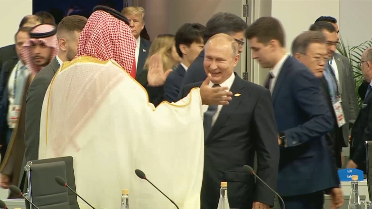 El Príncipe saudí y su efusivo saludo con el presidente ruso Vladimir Putin