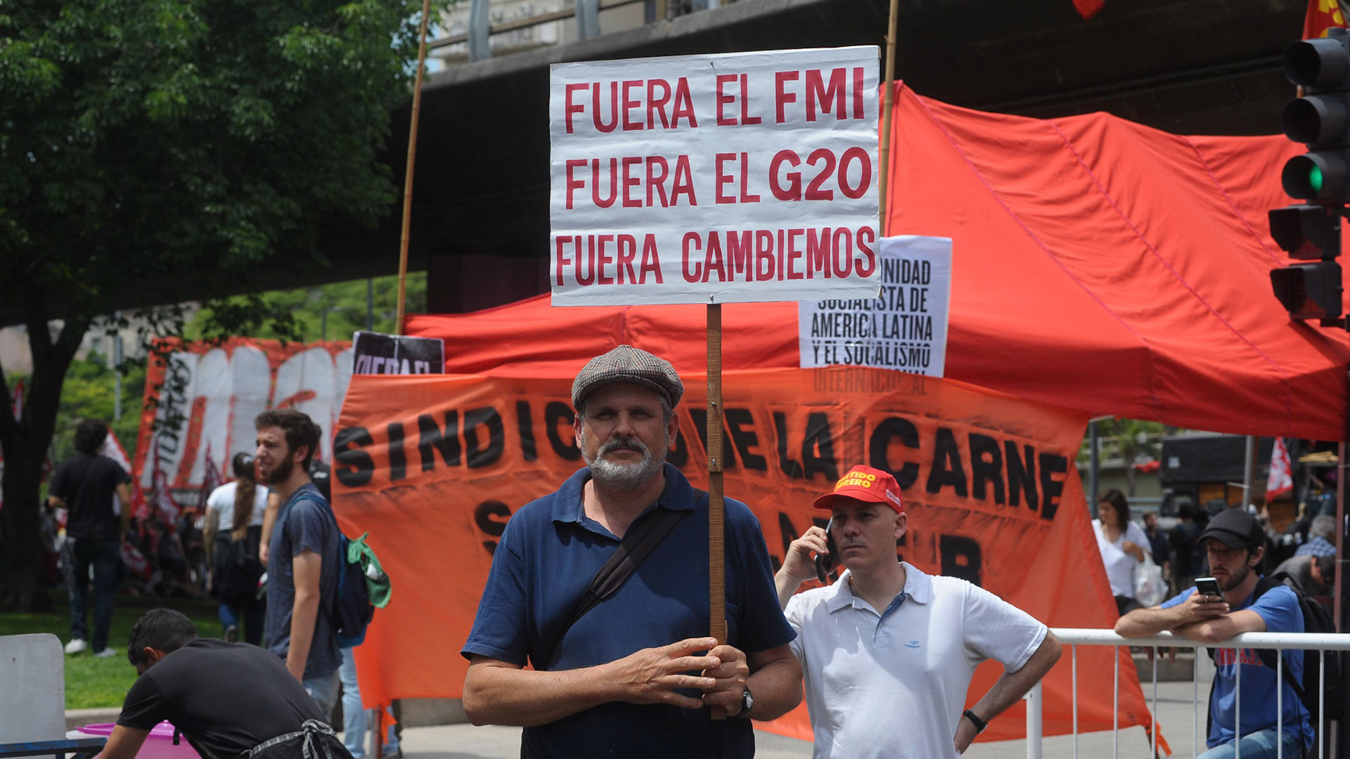 El reclamo contra el G20 incluyó también críticas a la gestión de Mauricio Macri