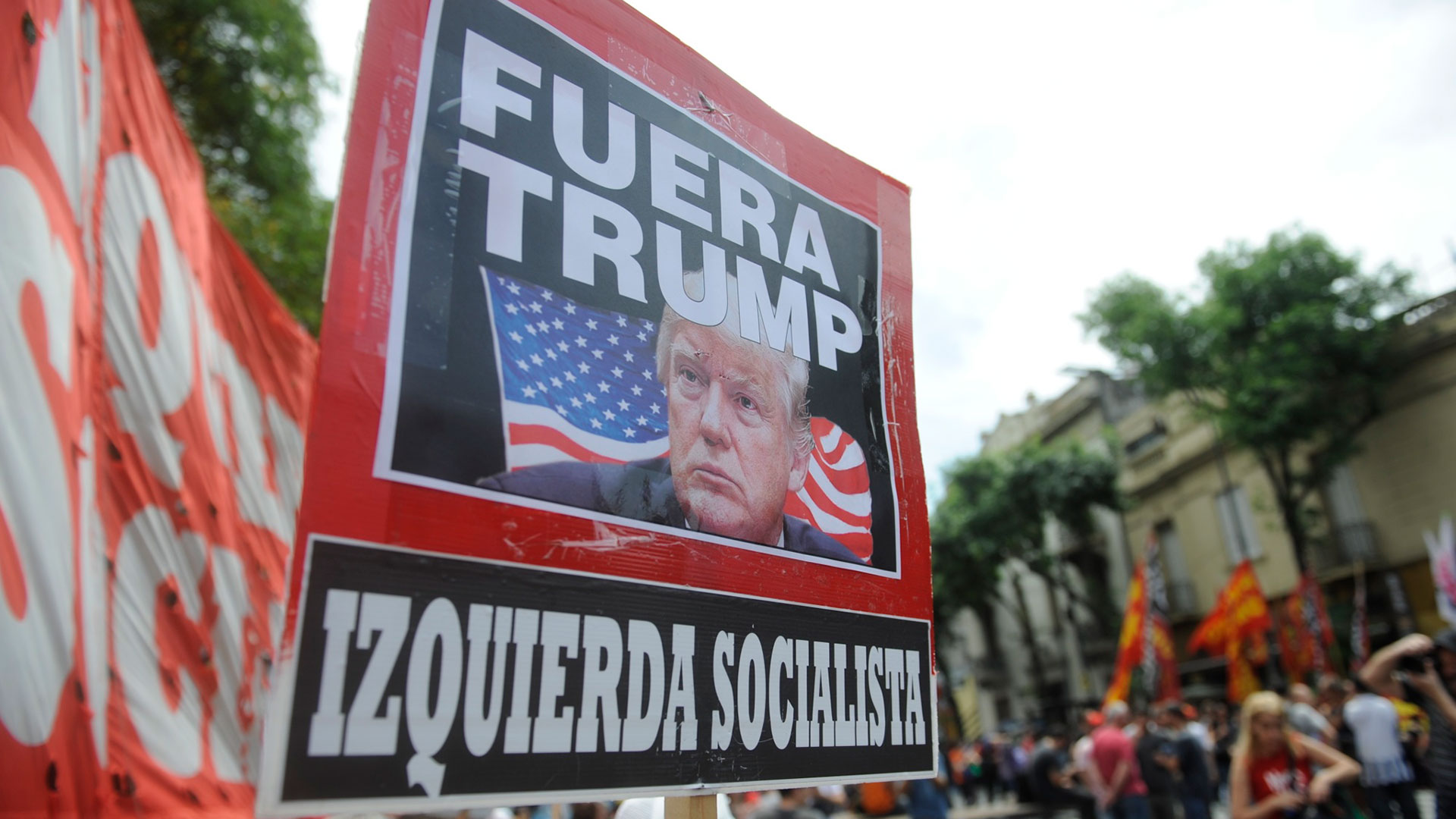 Las agrupaciones de izquierda repudiaron la presencia del presidente de Estados Unidos, Donald Trump