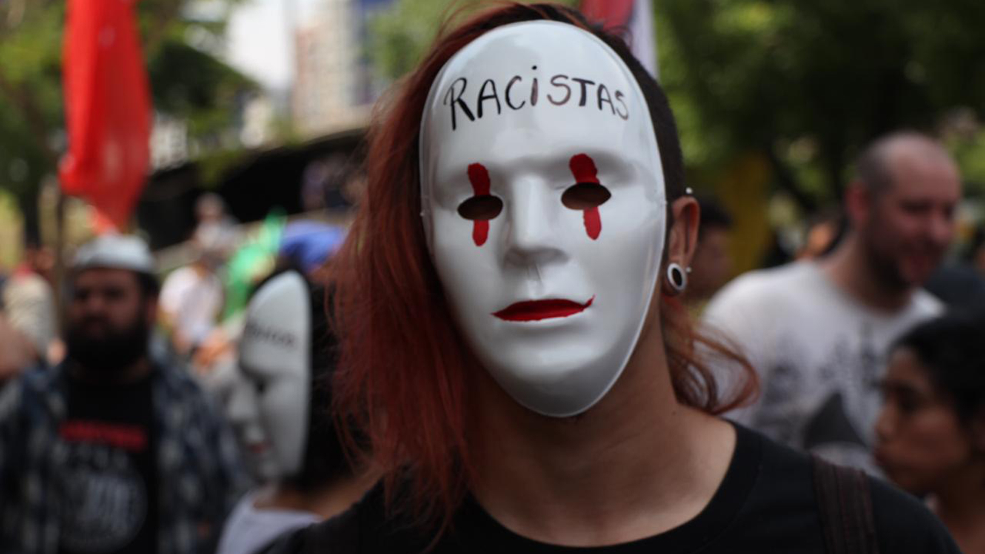 Muchos de los manifestantes fueron a la protesta con máscaras y capuchas