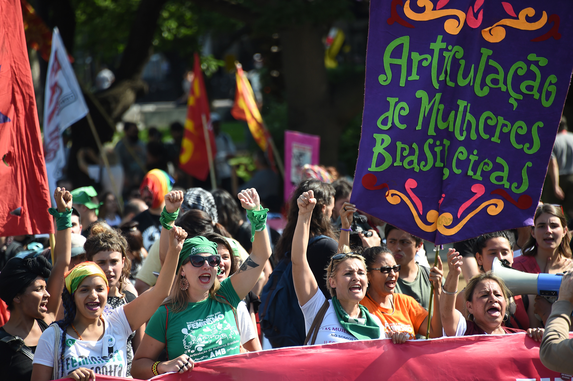 De la protesta formaron parte organizaciones sociales y políticas