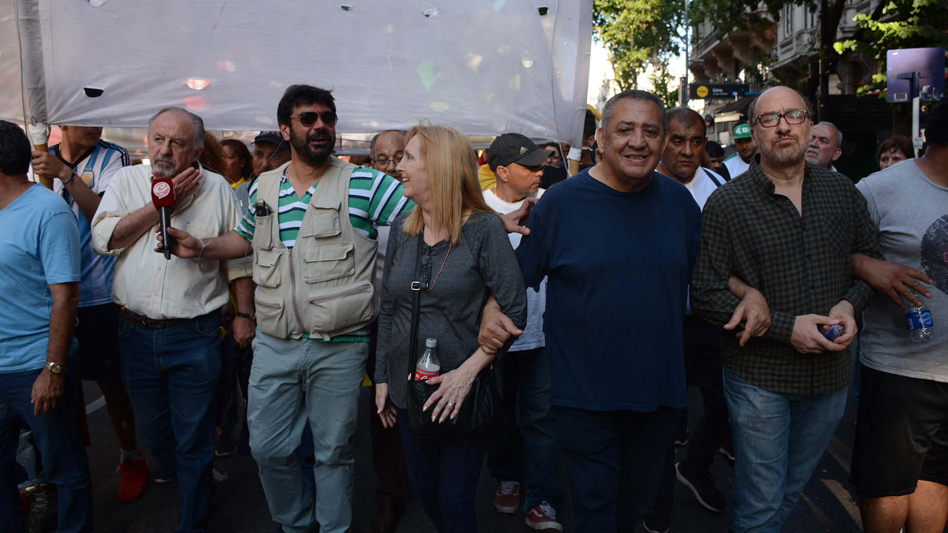 El dirigente Luis D’Elía encabezó una de las protestas junto a dirigentes sindicales