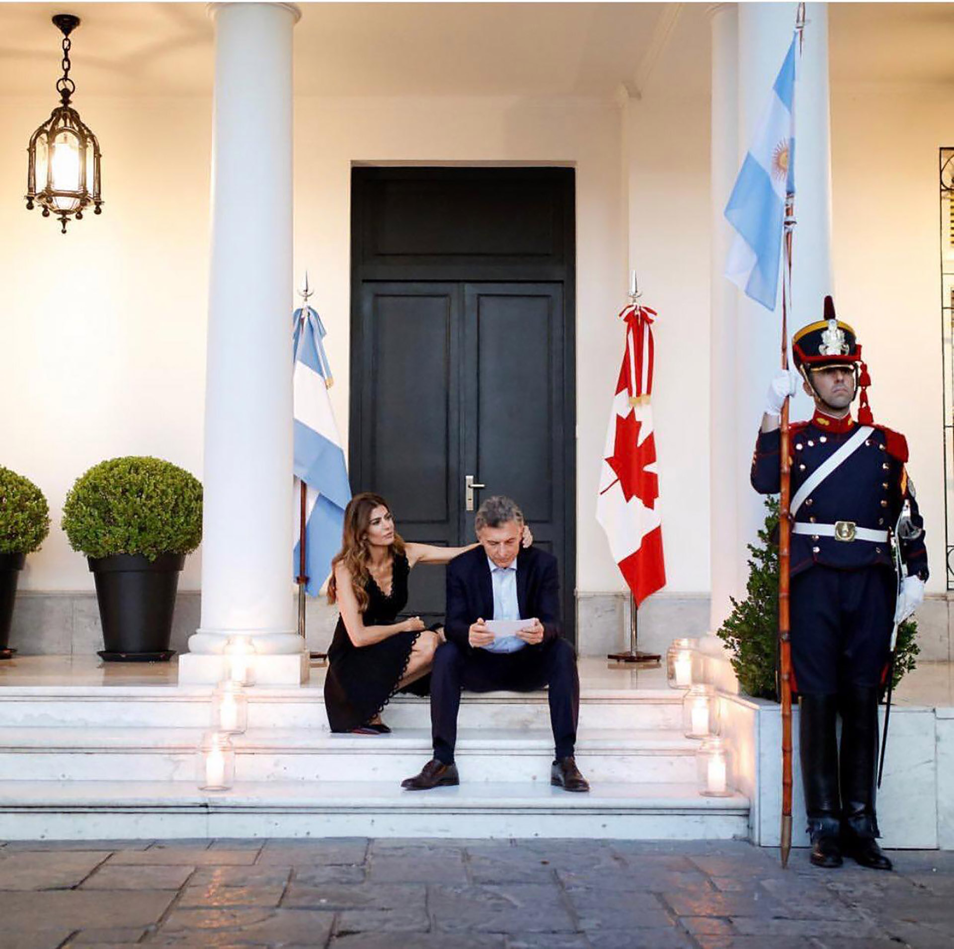 Ayer, en la previa de una renión bilateral con Trudeau, Juliana Awada abraza a Mauricio Macri