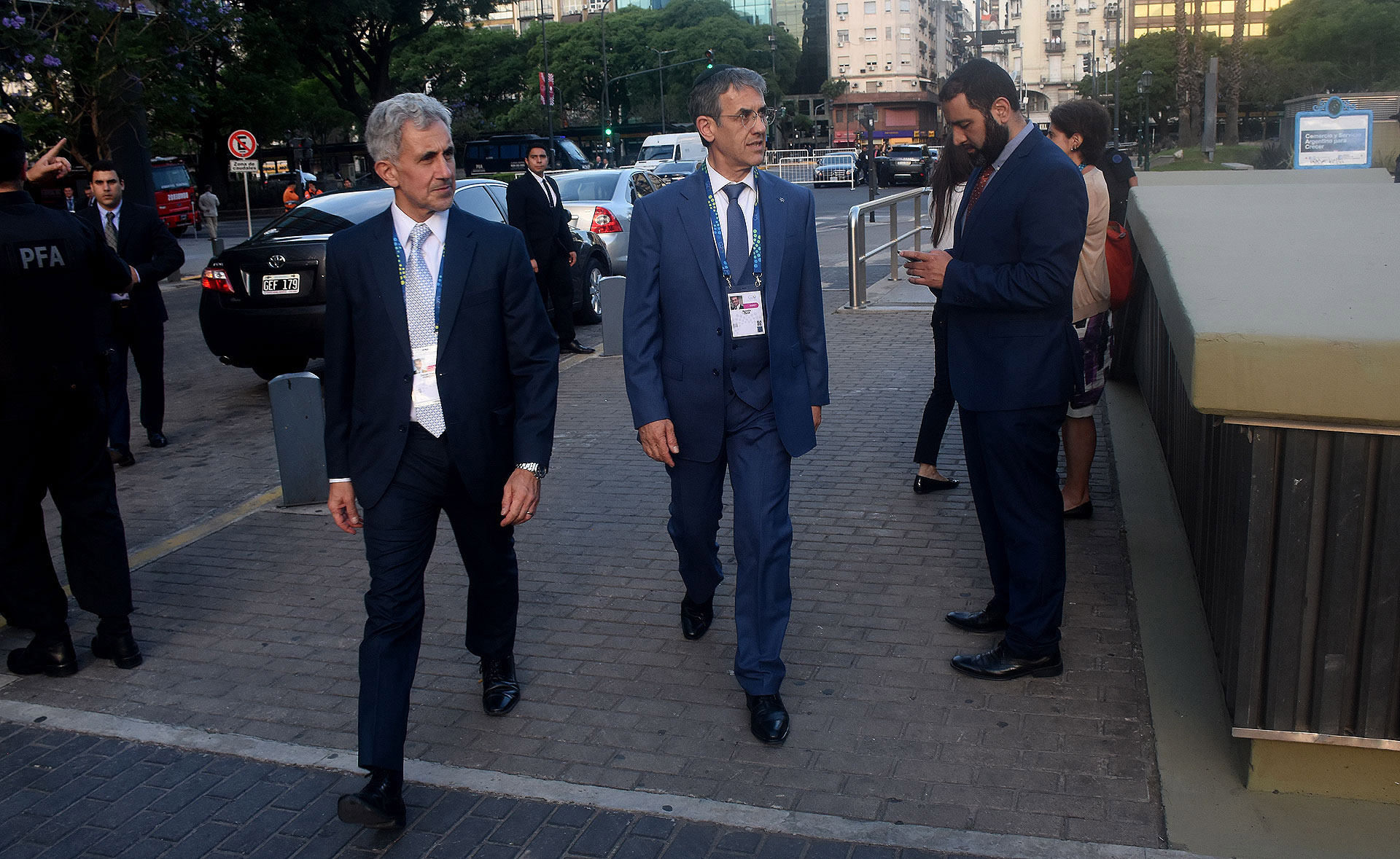 El presidente de la AMIA, Agustín Zbar, junto a Daniel Pomerantz, director ejecutivo de esa entidad