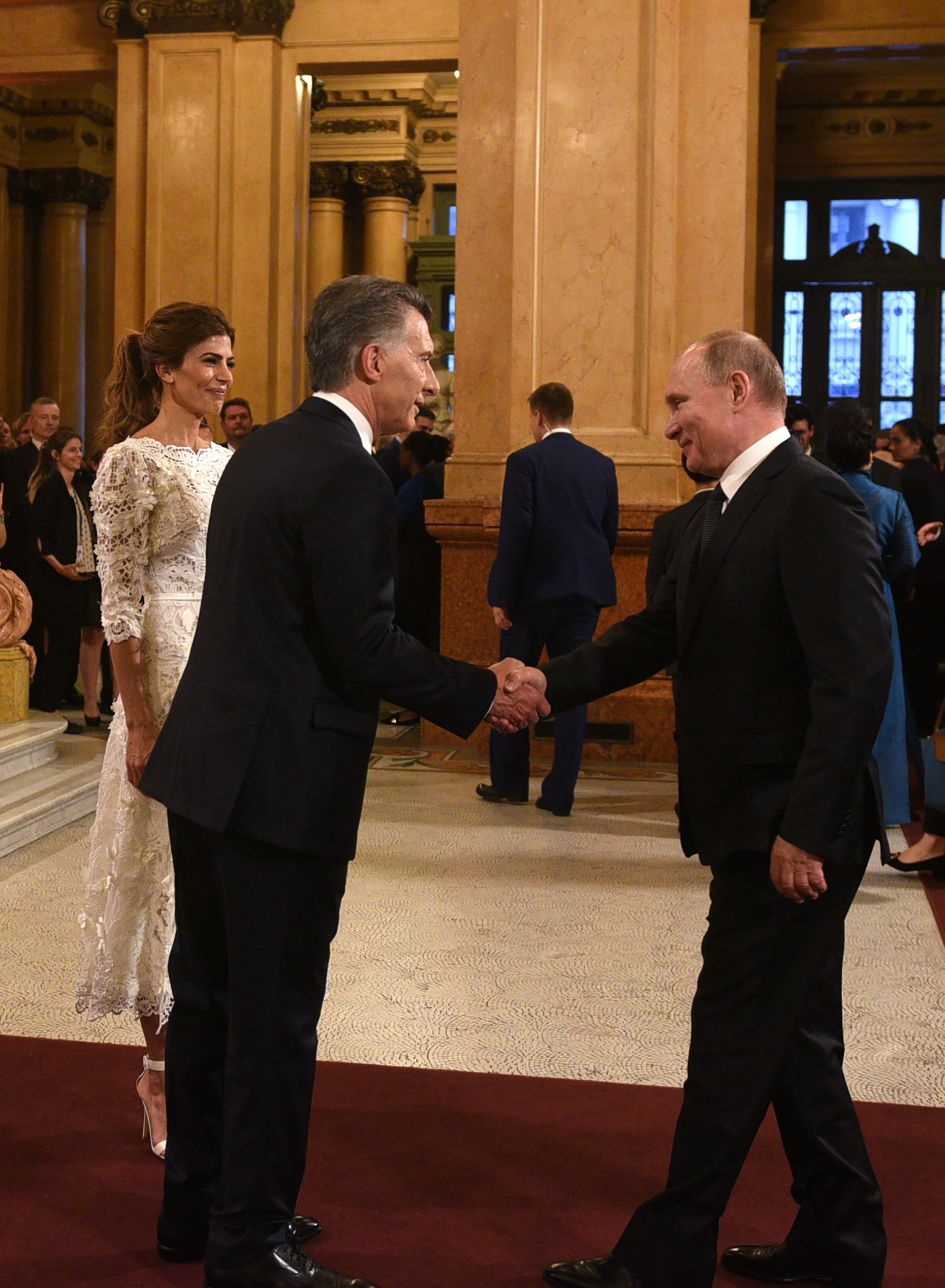 El saludo entre Mauricio Macri y Vladimir Putin