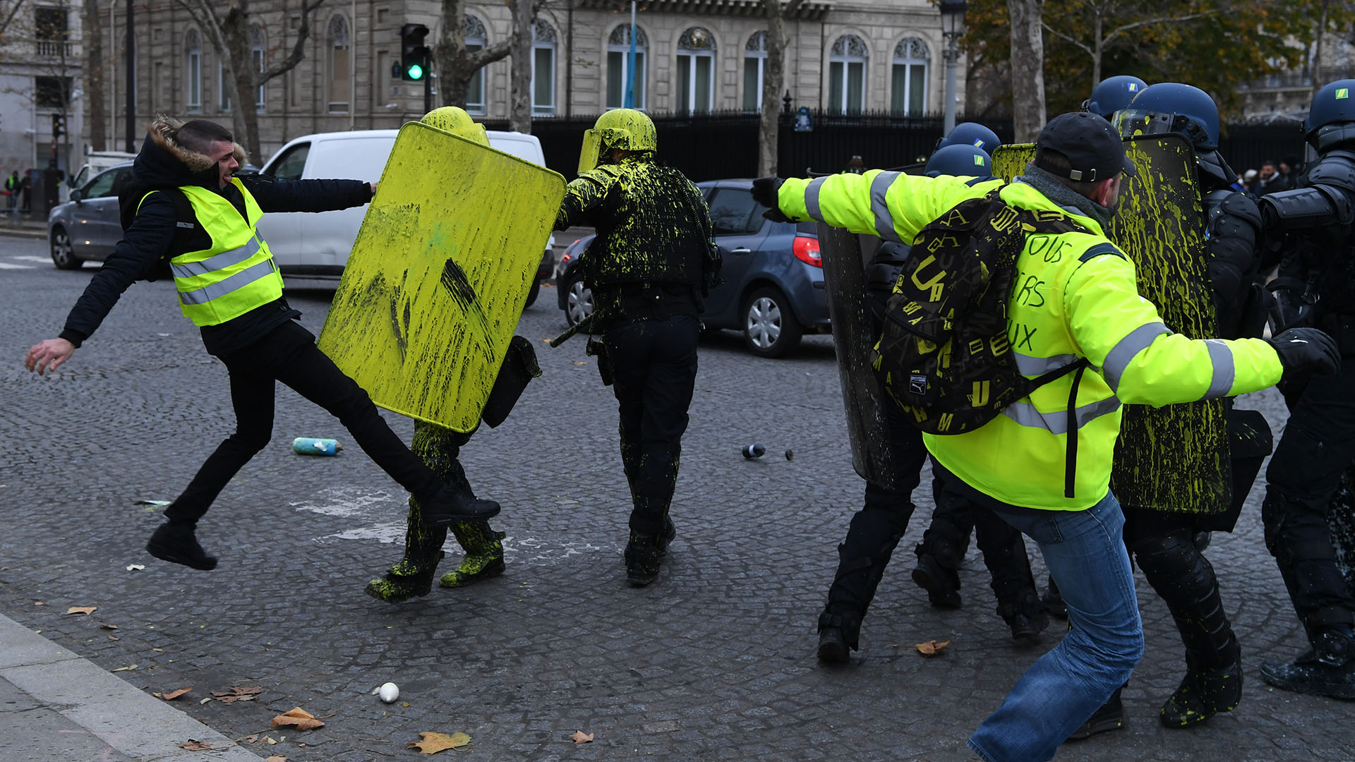 Los manifestantes chocaron con la policía (Alain JOCARD / AFP)