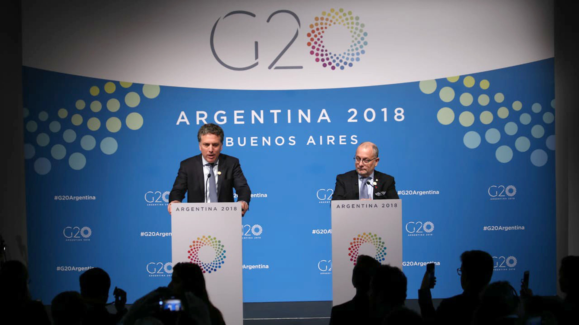 La economía Argentina está muy complicada. Tiene que encarar reformas muy profundas como para que vengan inversiones, los ministros Nicolás Dujovne y Jorge Faurie tienen la misión de mejorar y difundir el clima de negocios