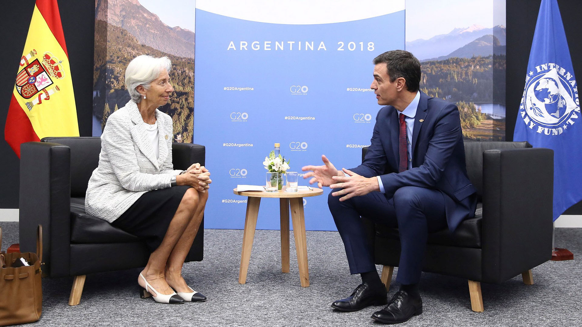 El primer ministro de España Pedro Sanchez con Christine Lagarde