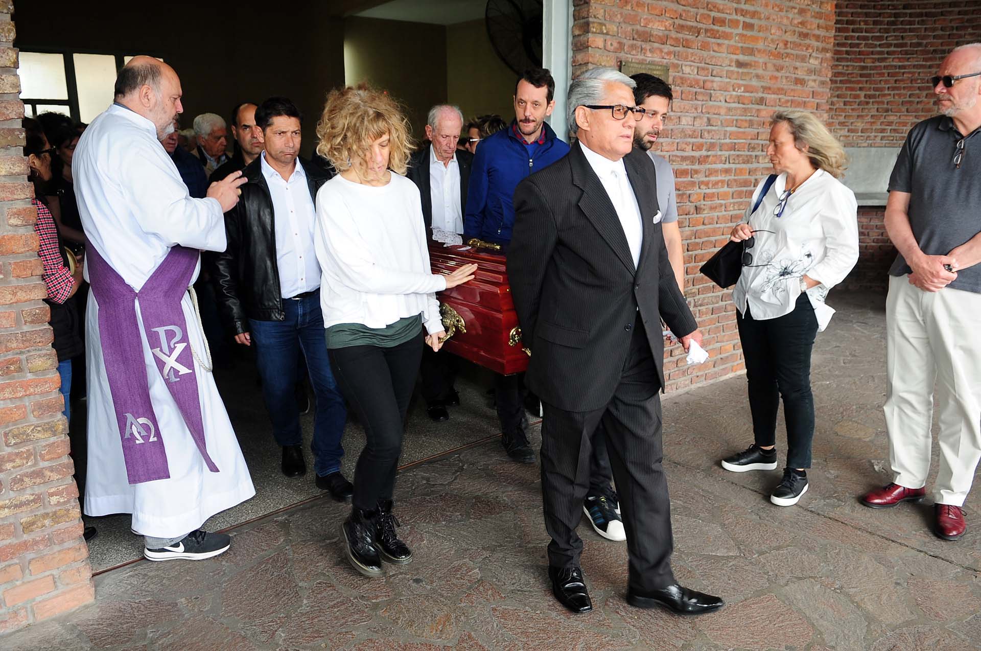 El silencio que reinó este mediodía en la Chacarita fue casi simbólico: la radio pierde con Betty Elizalde a una de sus grandes voces