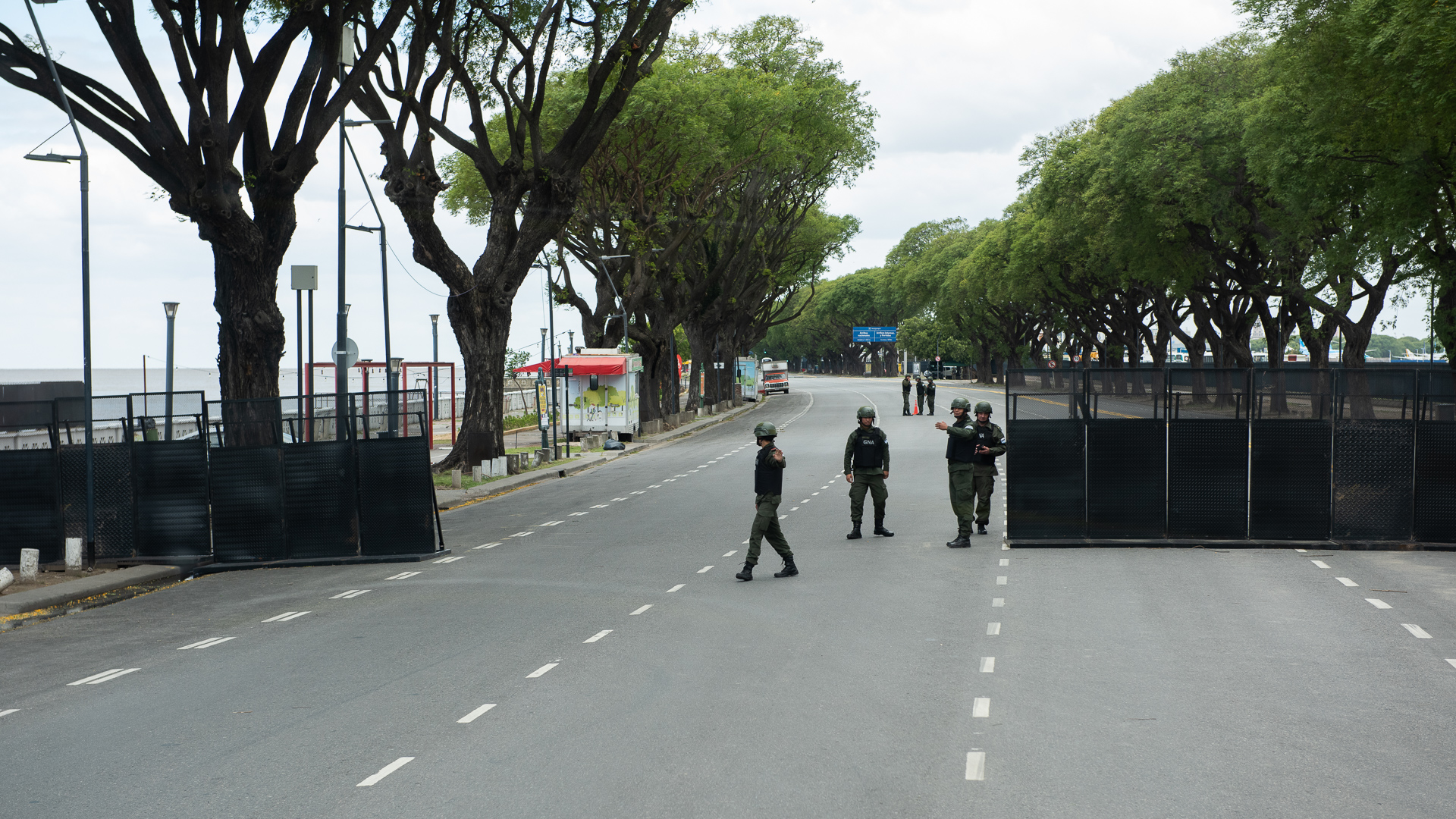 Vallas de seguridad en el ingreso a la Costanera Norte