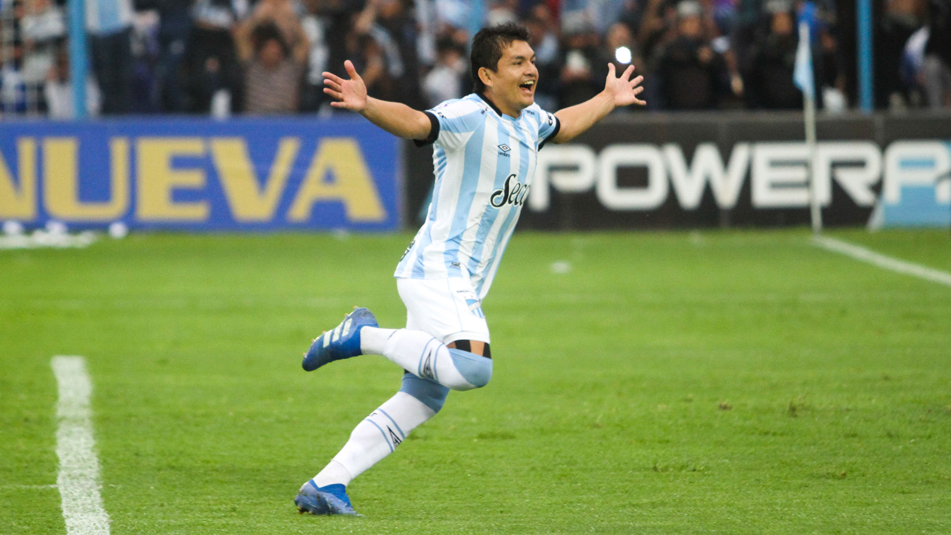 La celebración del “Pulga” Rodríguez después de convertir su tanto de penal (Nicolás Nuñez)
