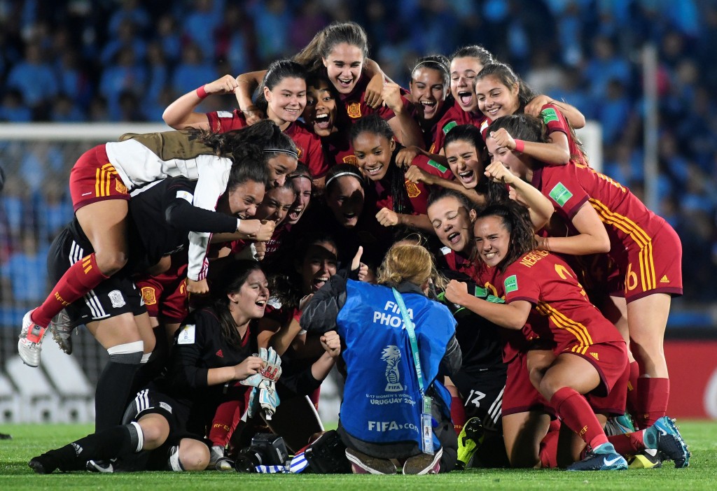 Soccer Football - FIFA U17 World Cup - Spain v Mexico - Charrua Stadium, Montevideo, Uruguay - December 1, 2018 Spain players celebrate after winning the FIFA U-17 World Cup final REUTERS/Javier Calvelo