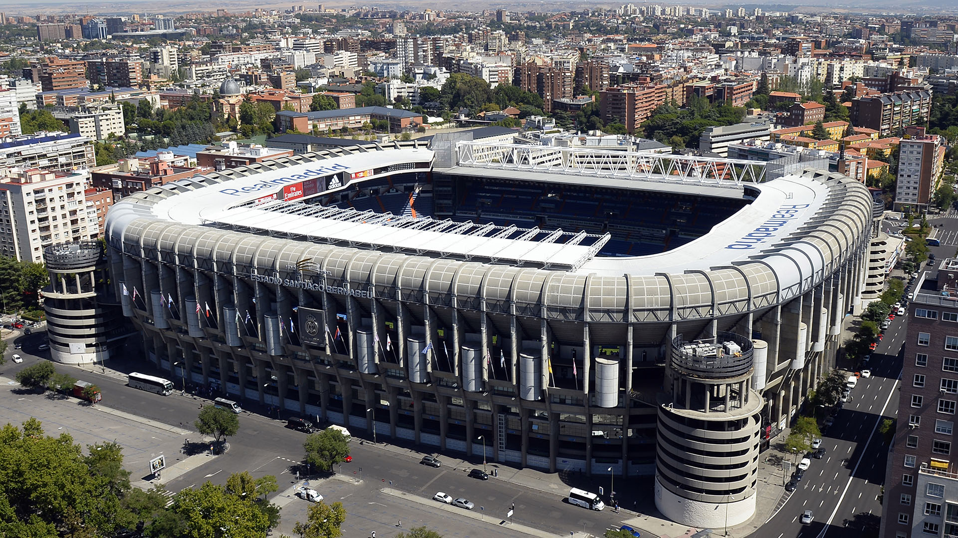 Estadio Santiago Bernabéu, donde el domingo se va a disputar la final de River Plate y Boca Juniors (AFP)