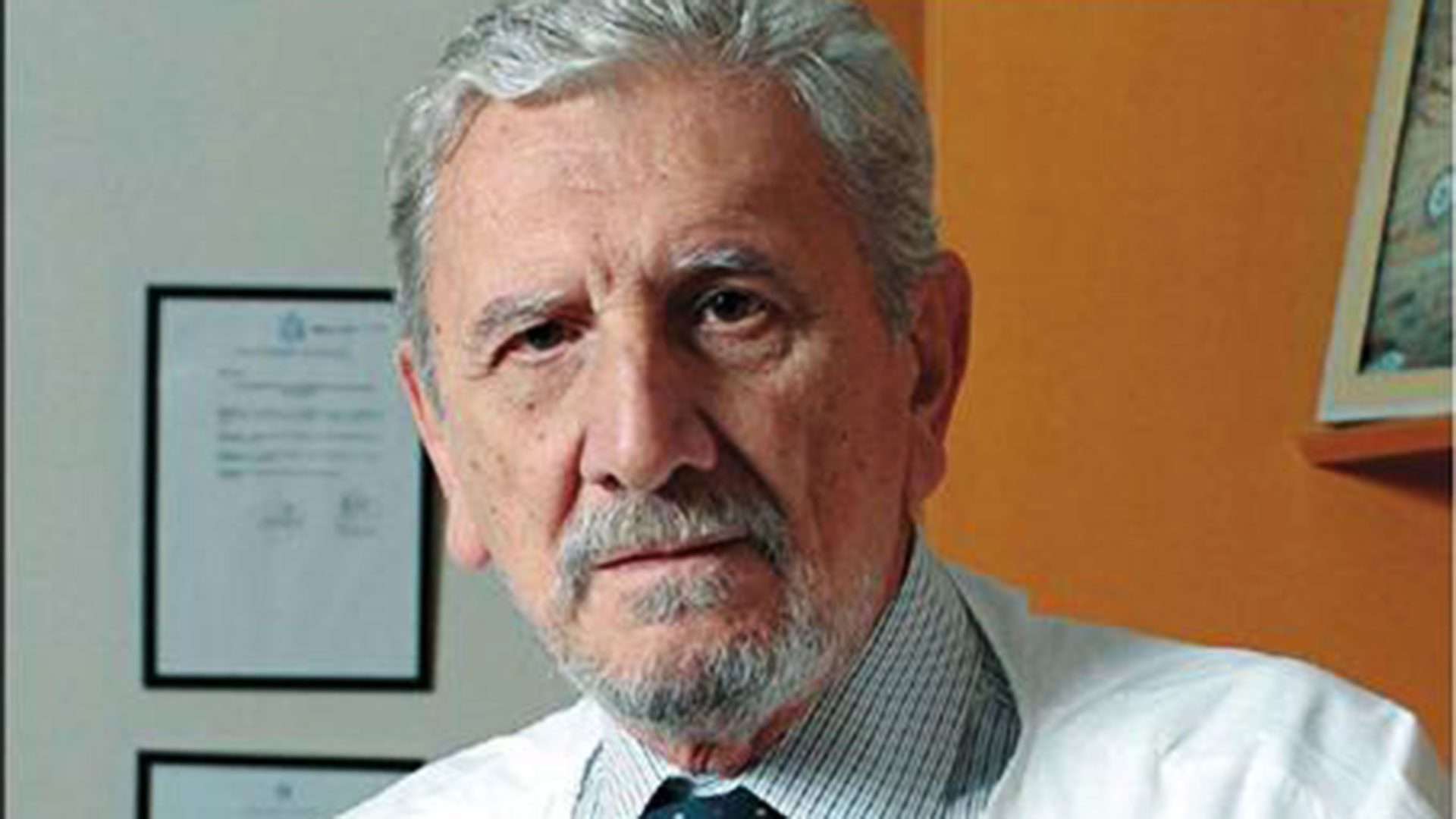 Reinaldo Chacón es uno de los autores del libro Oncología clínica