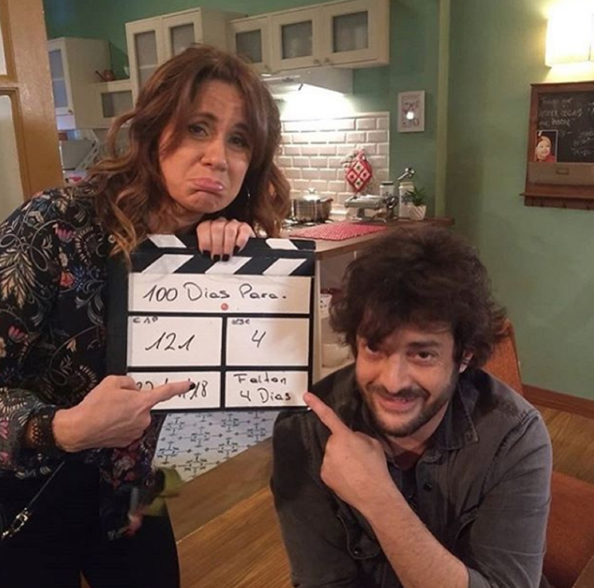 Dupláa con Pablo Rago, en las grabaciones de una de sus últimas escenas de “100 días…”