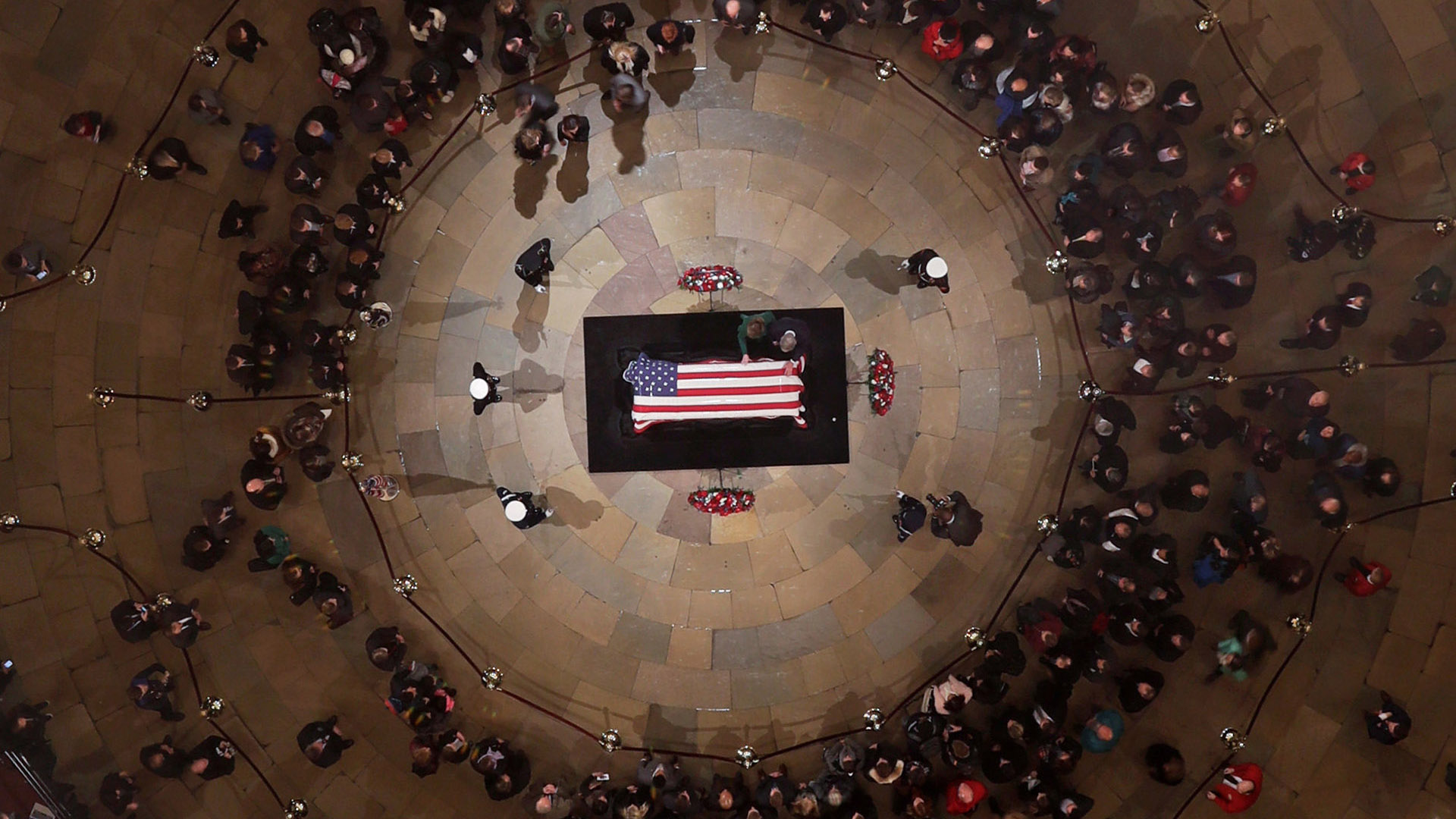 Así yacía el ex presidente George H. W. Bush en la capilla ardiente del Capitolio (Reuters)