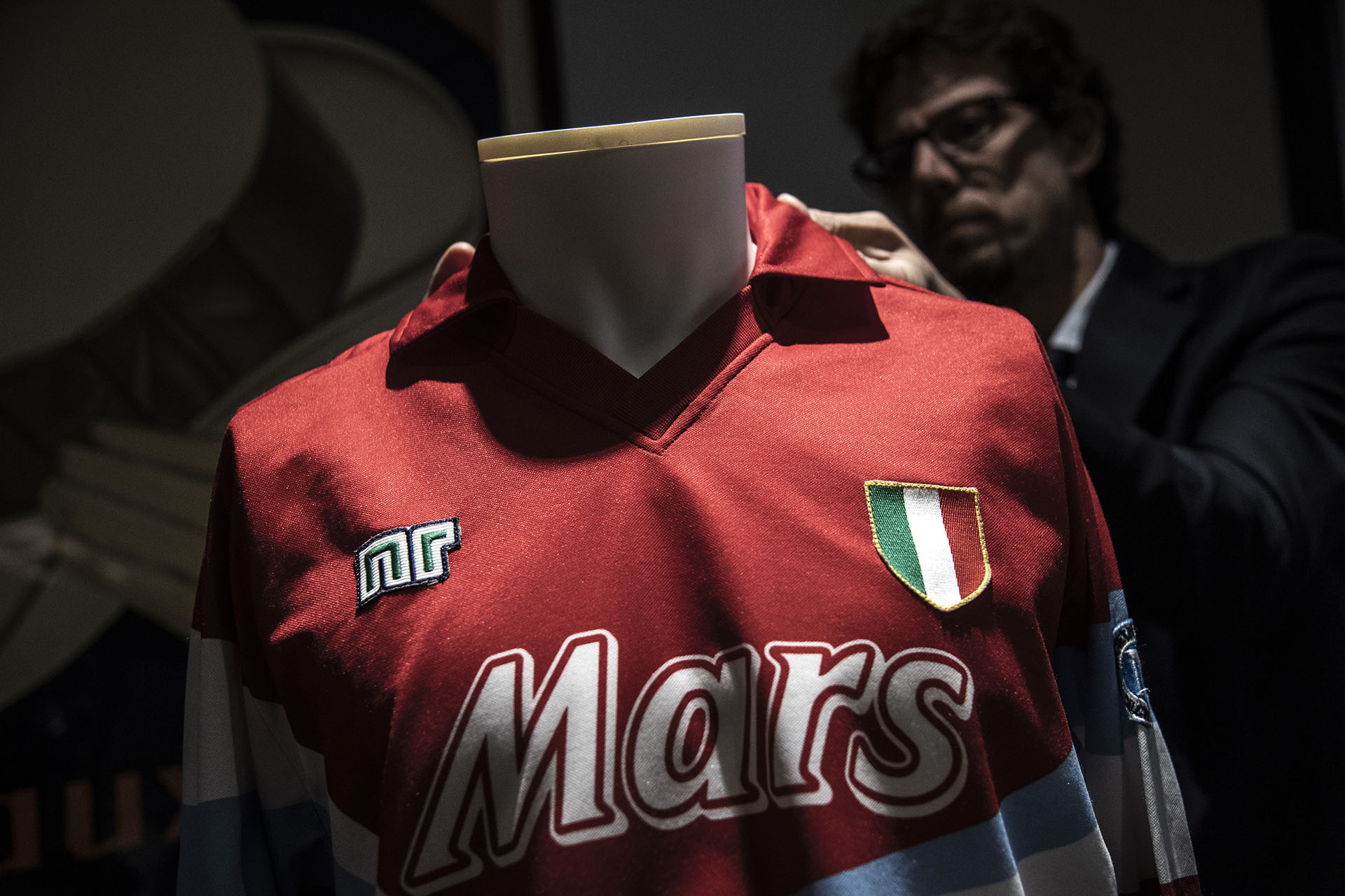 Con la misma marca y otra publicidad, la napolitana luce intacta (Photo by MARCO BERTORELLO / AFP)