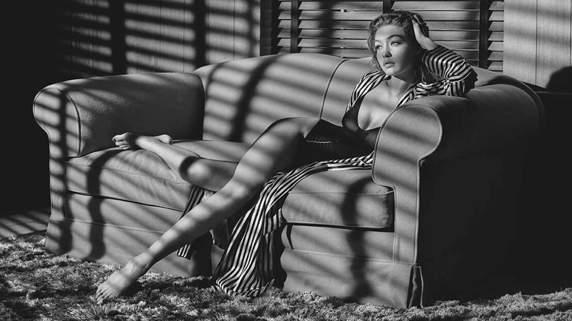 Gigi Hadid desplega toda su sensualidad en el nuevo calendario de la marca Pirelli
