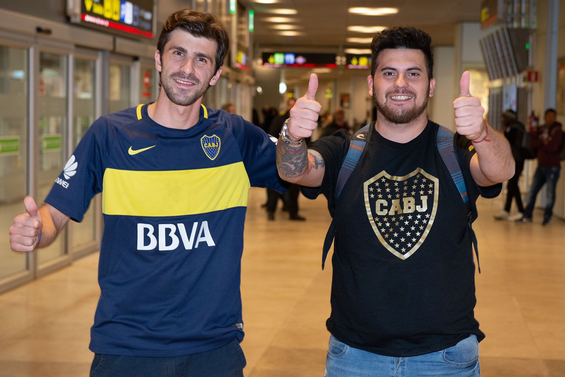 Germán y Gabriel, en su llegada del aeropuerto de Barajas en Madrid para asistir, por fin, a la gran final. (Alejandro Rios)