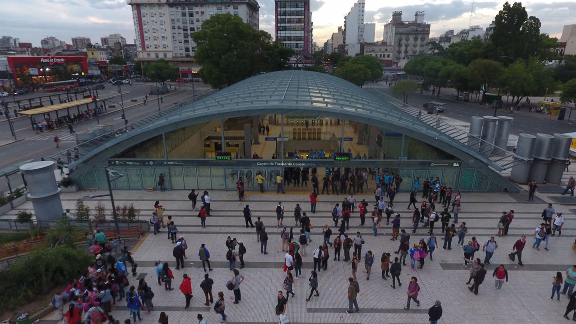 El subte fue cerrado para todo el público debido a la presencia de los manifestantes