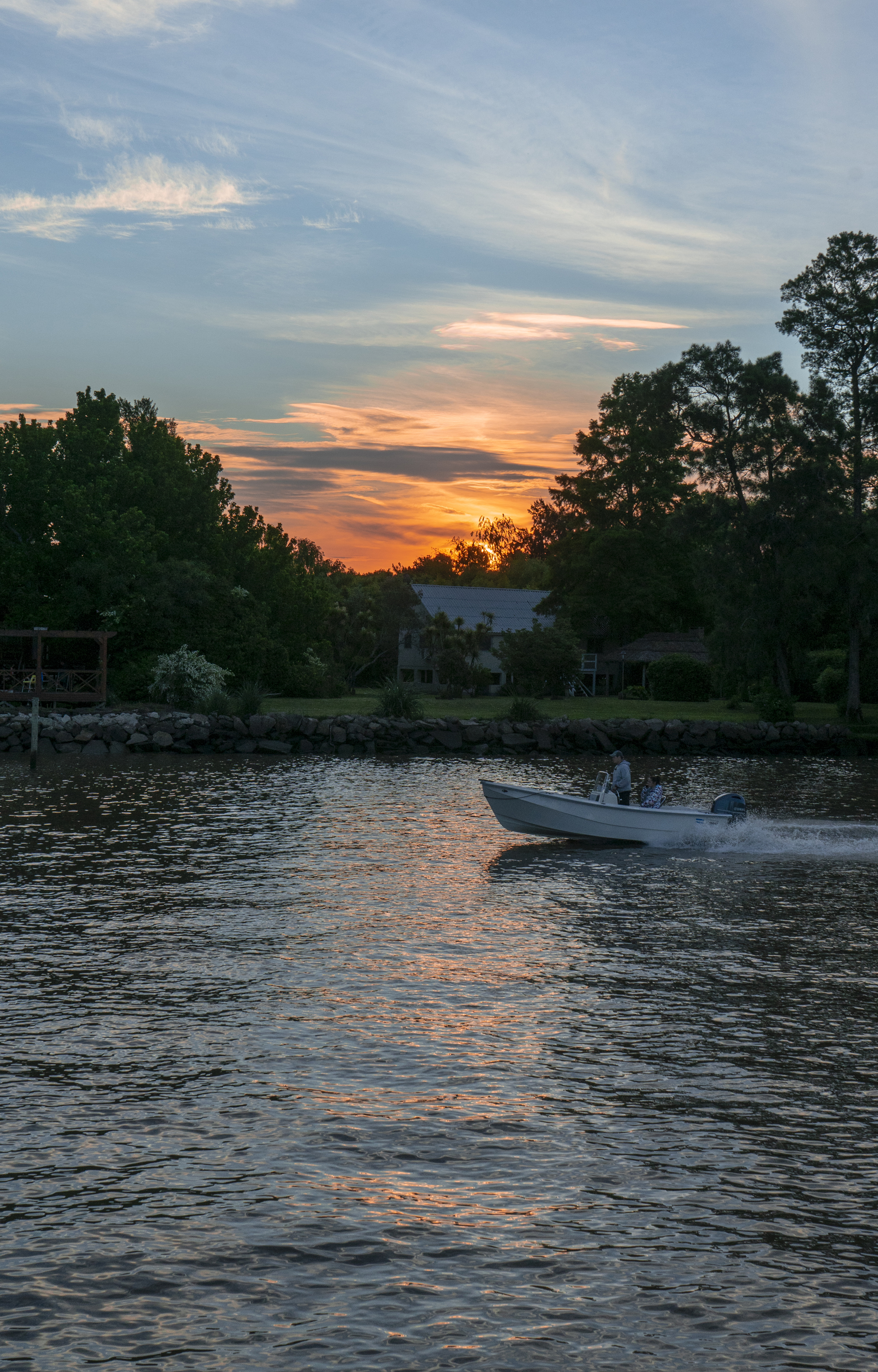 Ir en kayak por el atardecer también es una buena opción para cerrar el día a puro relax.