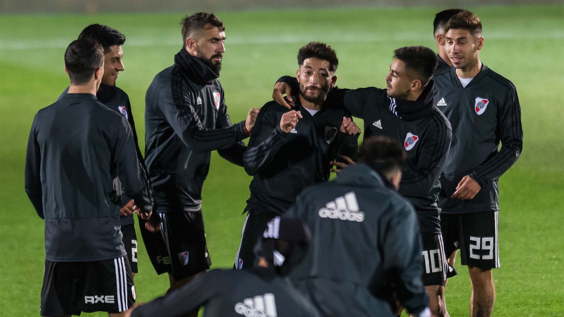 Pity Martínez y Lucas Pratto arrinconan a Milton Casco